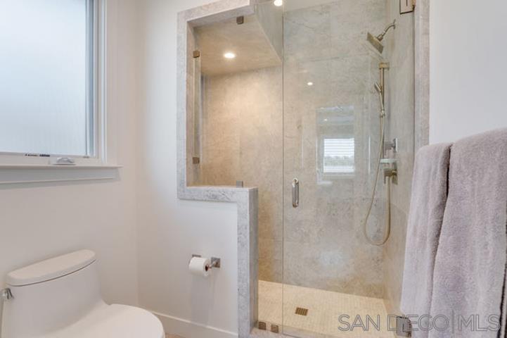 Detail Gallery Image 35 of 56 For 710  E Avenue, Coronado,  CA 92118 - 4 Beds | 4/1 Baths