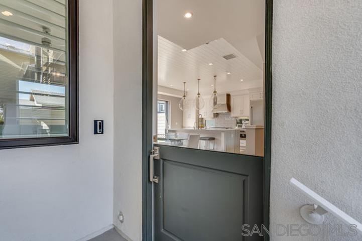 Detail Gallery Image 7 of 56 For 710  E Avenue, Coronado,  CA 92118 - 4 Beds | 4/1 Baths