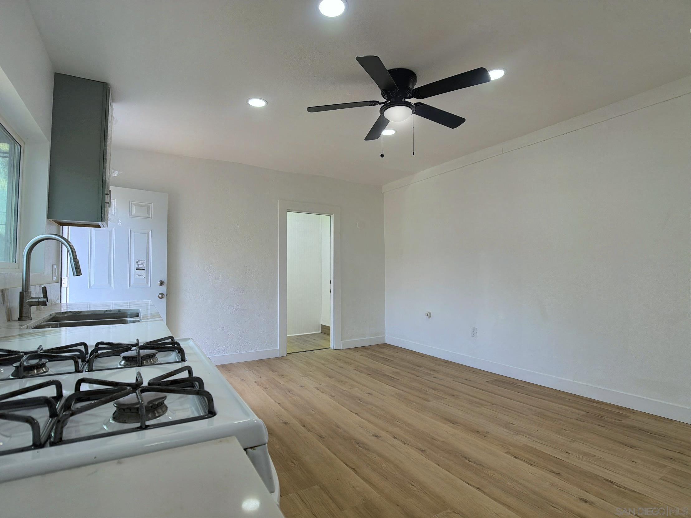 Detail Gallery Image 11 of 35 For 4650  Hilltop, San Diego,  CA 92102 - 3 Beds | 2 Baths