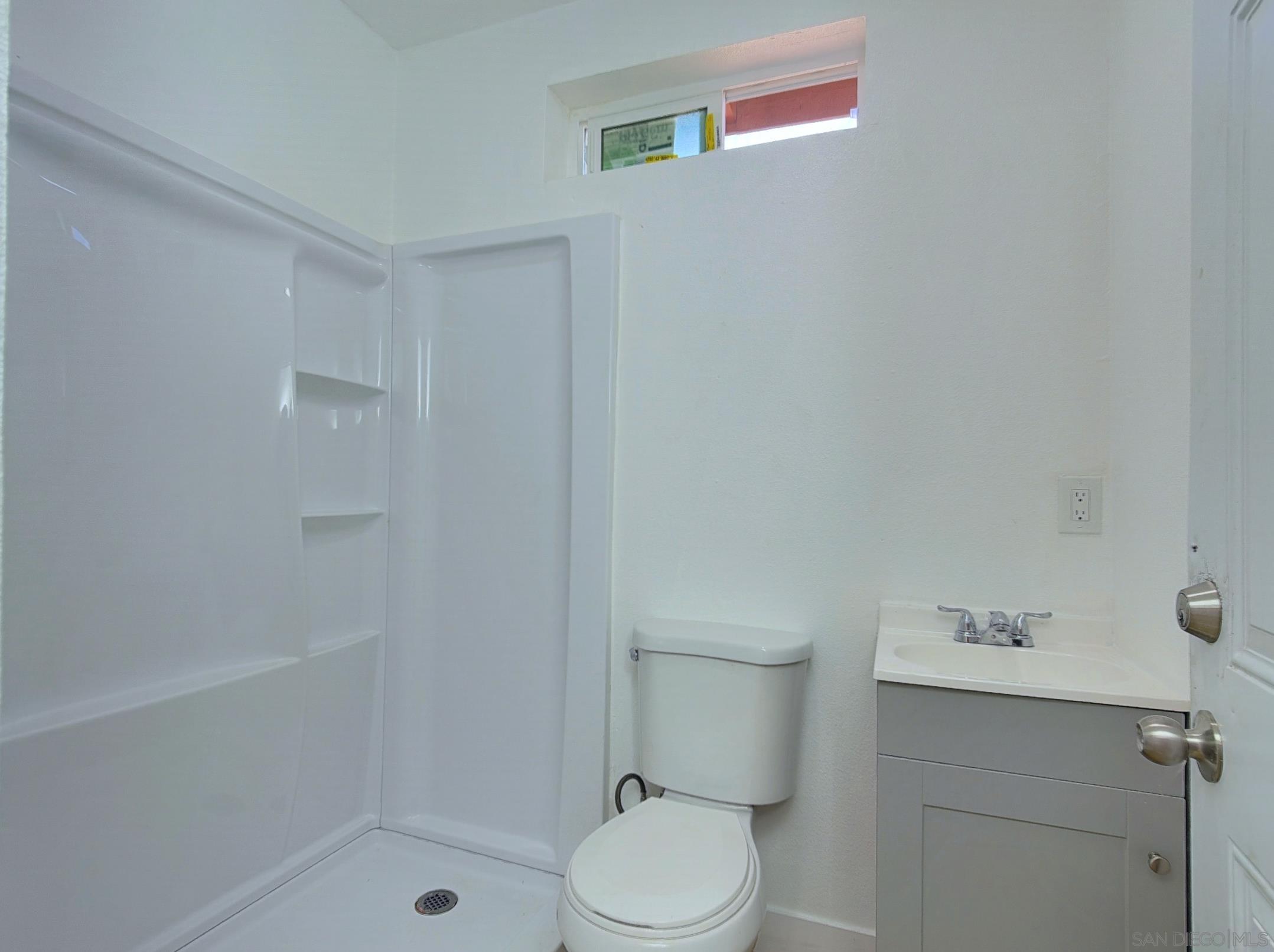 Detail Gallery Image 12 of 35 For 4650  Hilltop, San Diego,  CA 92102 - 3 Beds | 2 Baths