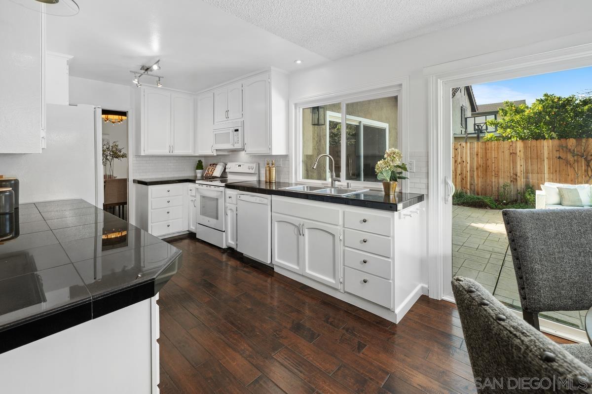 Detail Gallery Image 14 of 27 For 6330  Printwood Way, San Diego,  CA 92117 - 4 Beds | 2 Baths