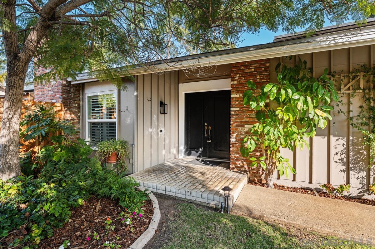 Detail Gallery Image 5 of 27 For 6330  Printwood Way, San Diego,  CA 92117 - 4 Beds | 2 Baths