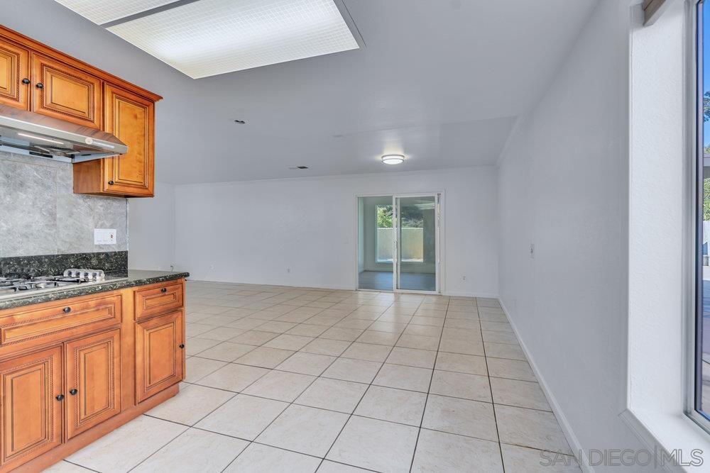 Detail Gallery Image 14 of 54 For 1236  Corte Cielo, San Marcos,  CA 92069 - 7 Beds | 5 Baths