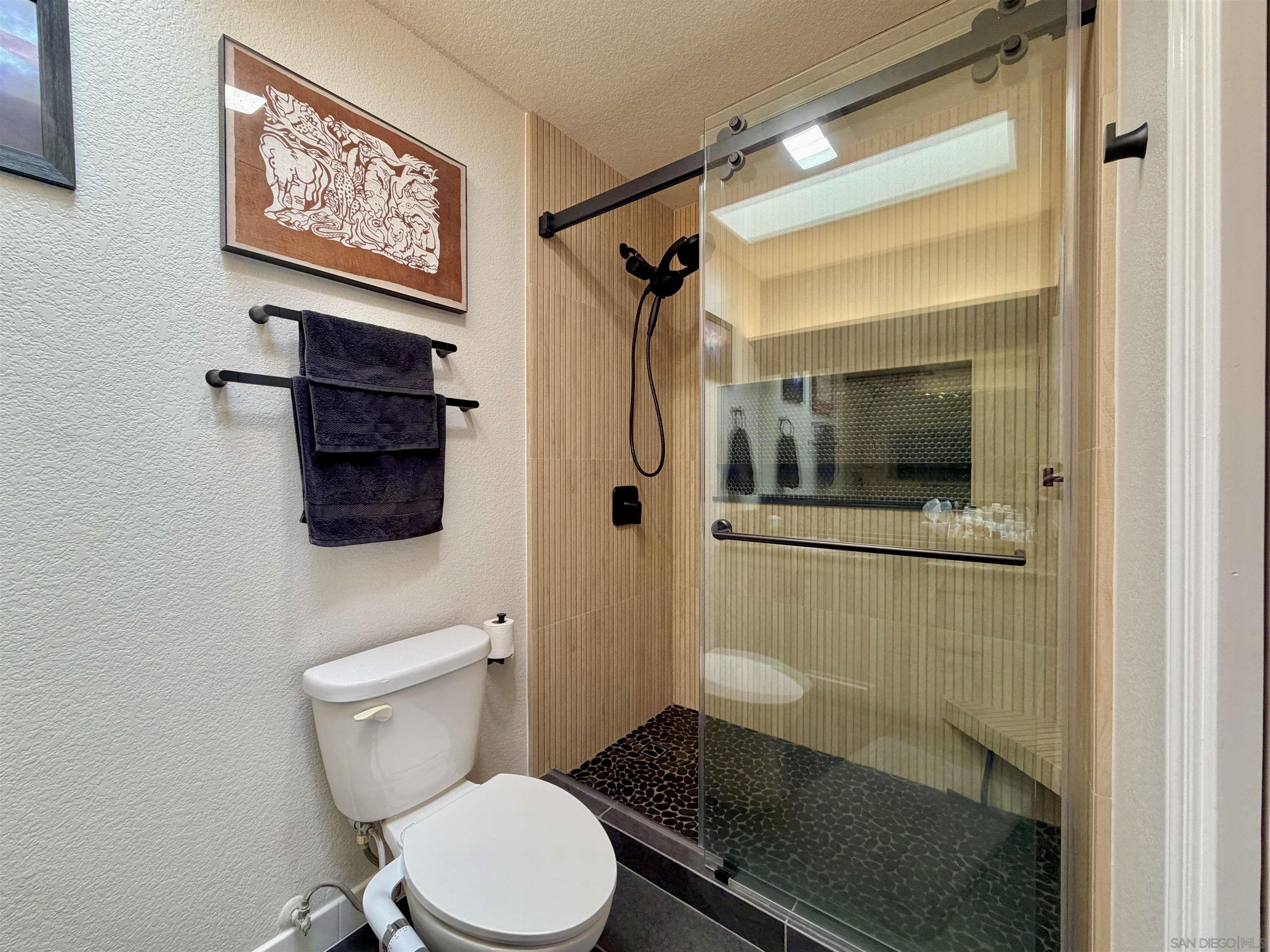 Detail Gallery Image 5 of 7 For 1548  Thomas Ave  #6,  San Diego,  CA 92109 - 2 Beds | 2 Baths