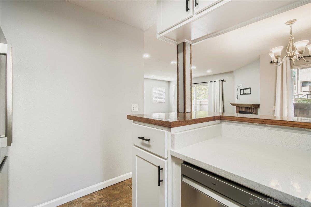 Detail Gallery Image 12 of 34 For 11313  Avenida De Los Lobos  #B,  San Diego,  CA 92127 - 3 Beds | 2 Baths