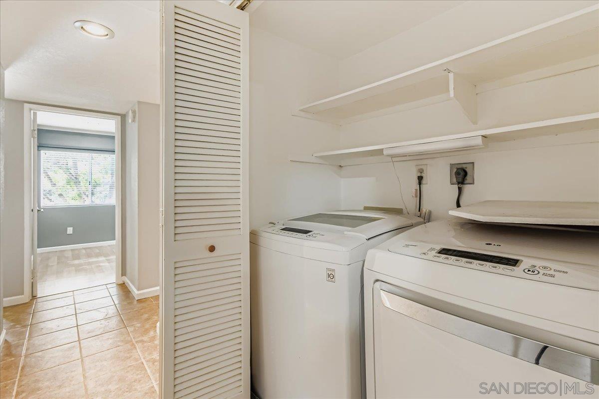 Detail Gallery Image 14 of 34 For 11313  Avenida De Los Lobos  #B,  San Diego,  CA 92127 - 3 Beds | 2 Baths