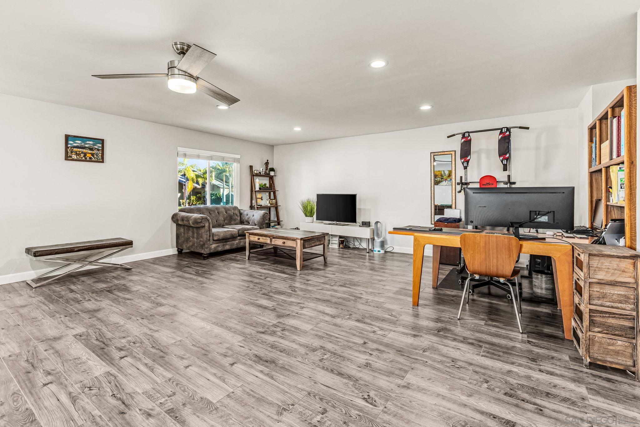 Detail Gallery Image 16 of 25 For 10831  Ironwood Rd, San Diego,  CA 92131 - 4 Beds | 3 Baths