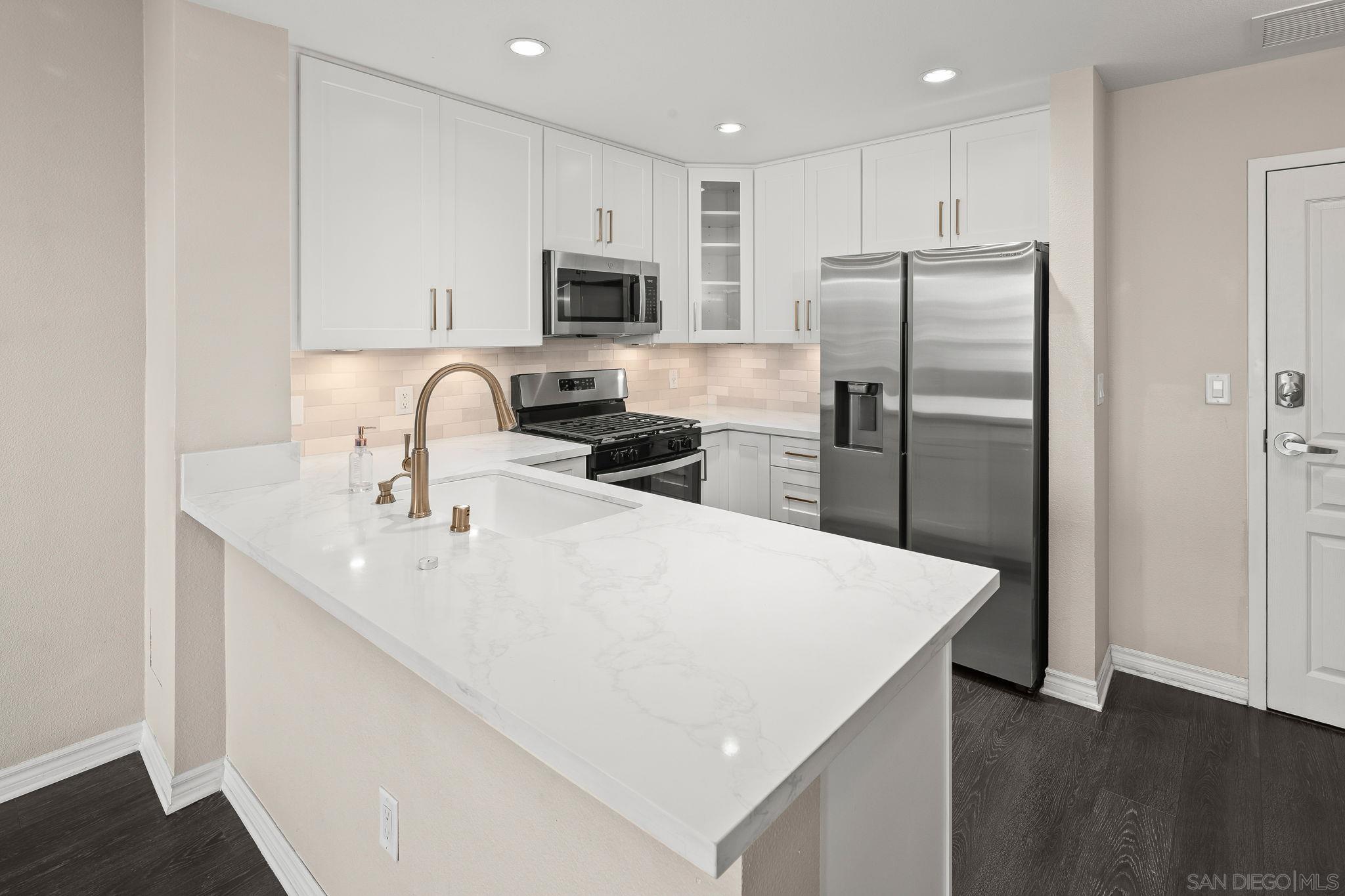 Detail Gallery Image 6 of 45 For 300 W Beech St  505, San Diego,  CA 92101 - 1 Beds | 1 Baths