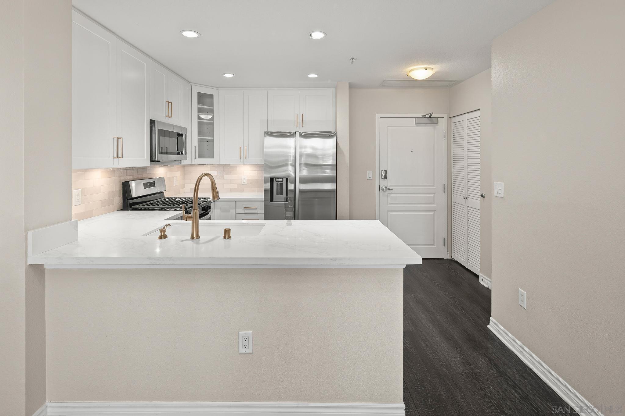 Detail Gallery Image 8 of 45 For 300 W Beech St  505, San Diego,  CA 92101 - 1 Beds | 1 Baths