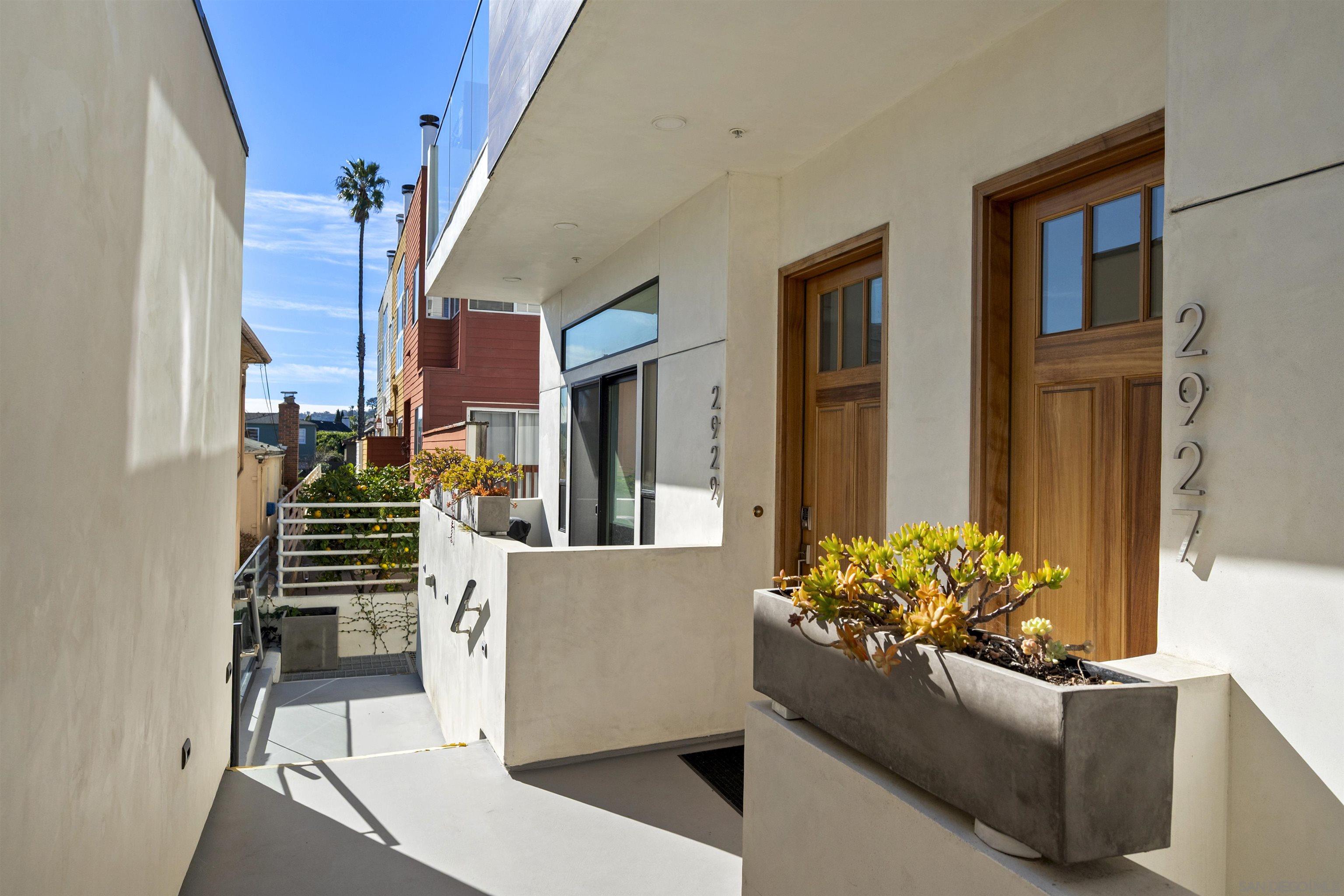 Detail Gallery Image 2 of 32 For 2925  Upshur St., San Diego,  CA 92106 - 3 Beds | 2/2 Baths