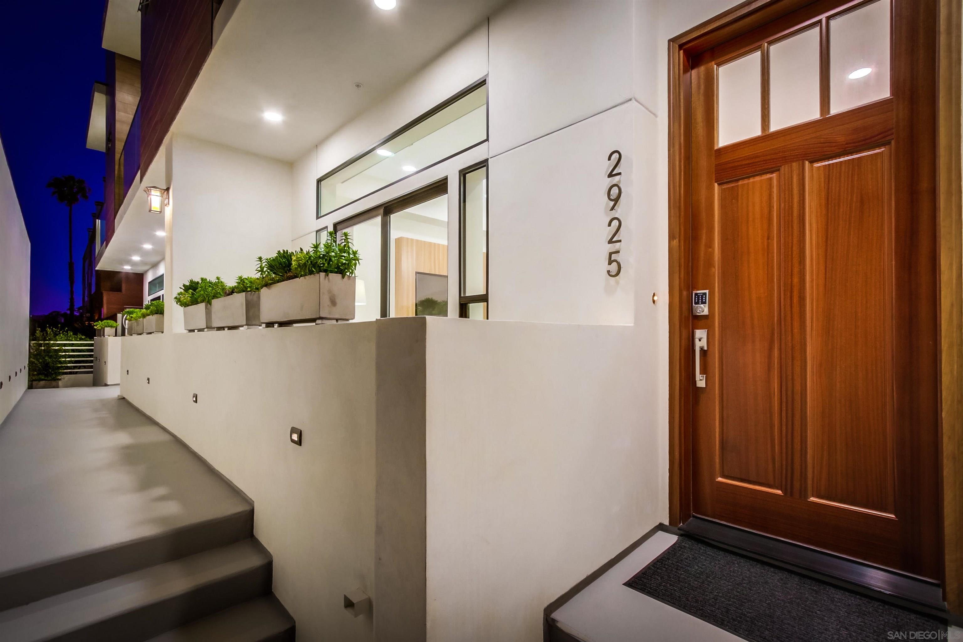 Detail Gallery Image 2 of 6 For 2925  Upshur St., San Diego,  CA 92106 - 3 Beds | 2/2 Baths