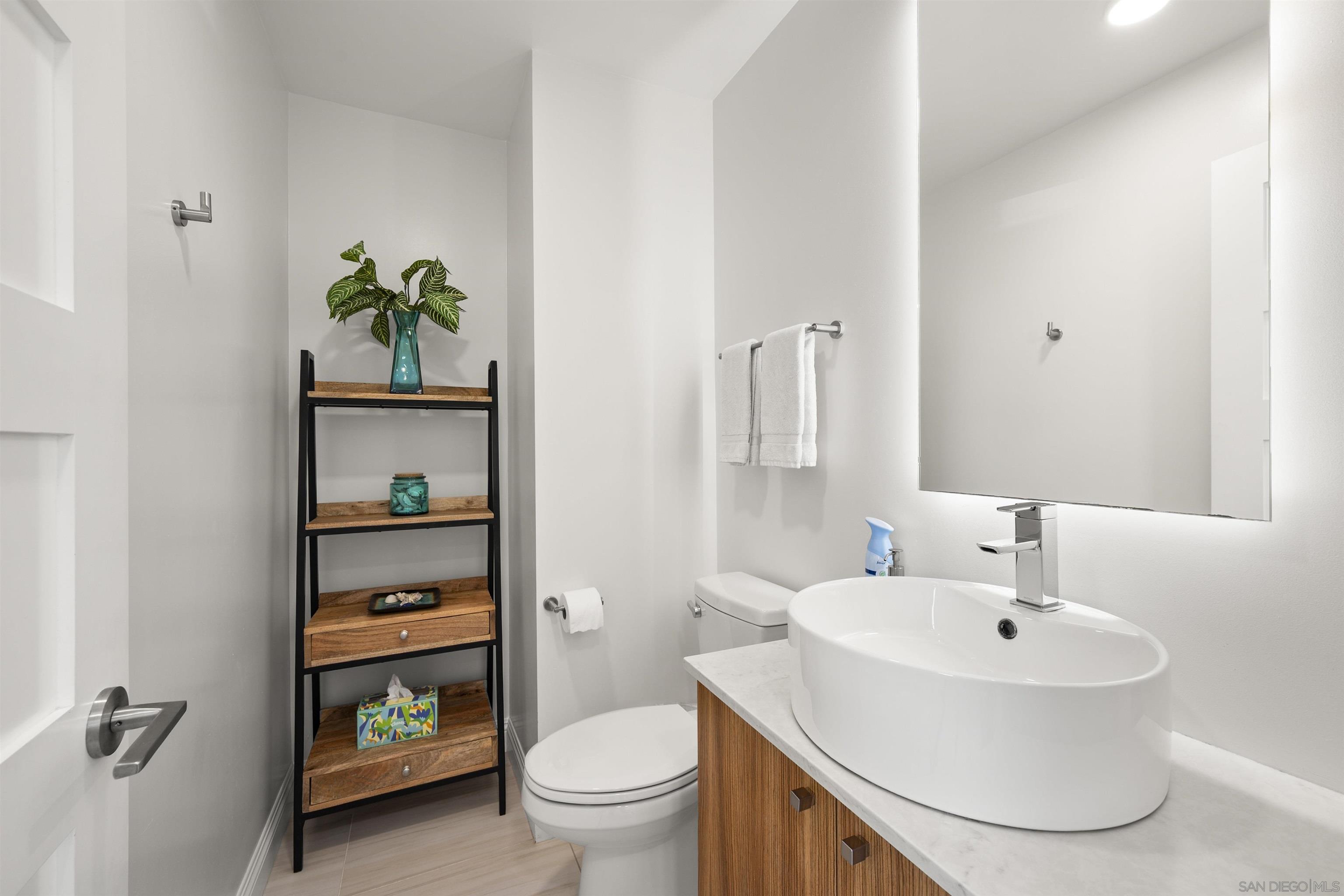 Detail Gallery Image 12 of 32 For 2925  Upshur St., San Diego,  CA 92106 - 3 Beds | 2/2 Baths