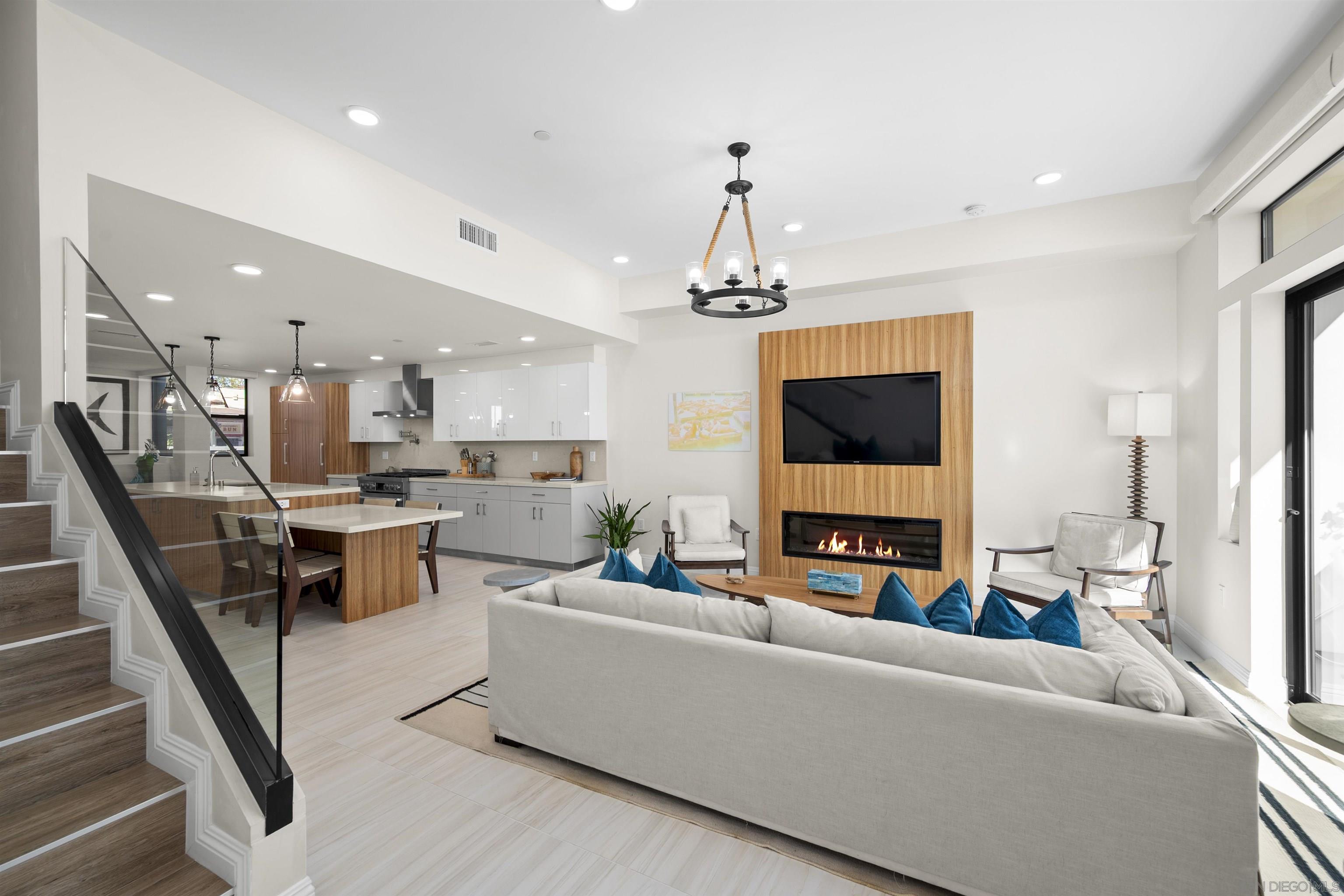 Detail Gallery Image 3 of 32 For 2925  Upshur St., San Diego,  CA 92106 - 3 Beds | 2/2 Baths