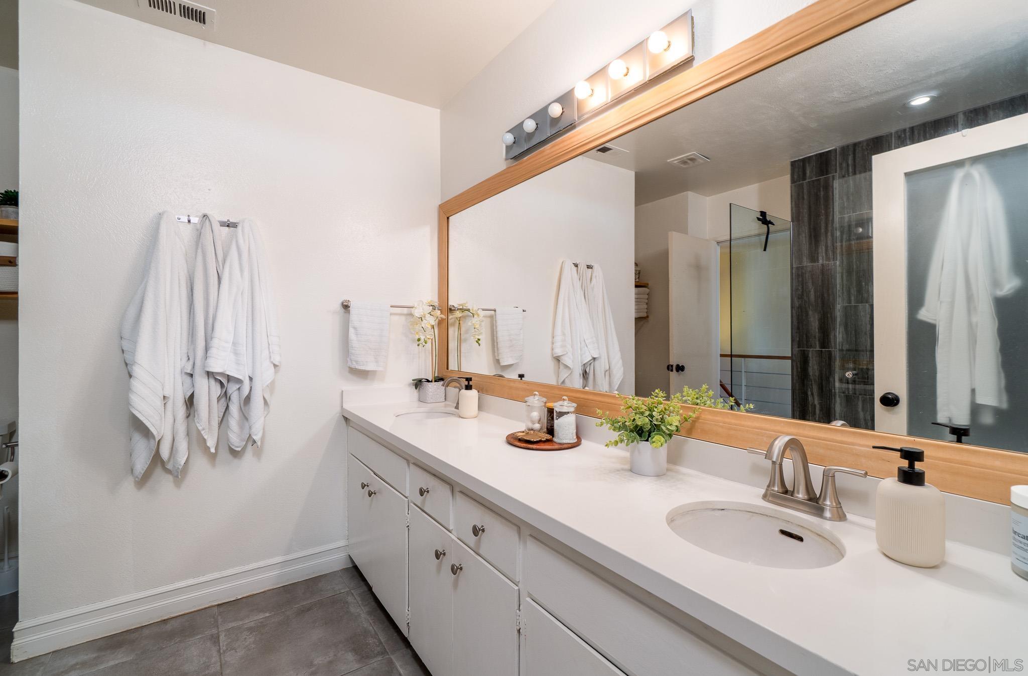 Detail Gallery Image 23 of 36 For 3290  Loma Riviera Dr, San Diego,  CA 92110 - 2 Beds | 1/1 Baths