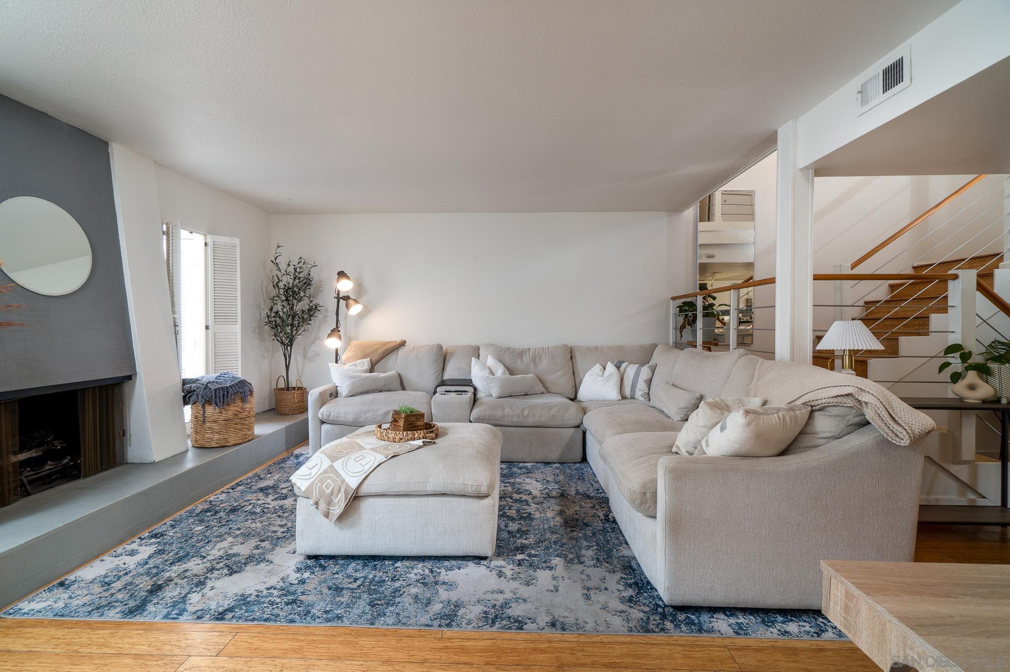 Detail Gallery Image 5 of 36 For 3290  Loma Riviera Dr, San Diego,  CA 92110 - 2 Beds | 1/1 Baths