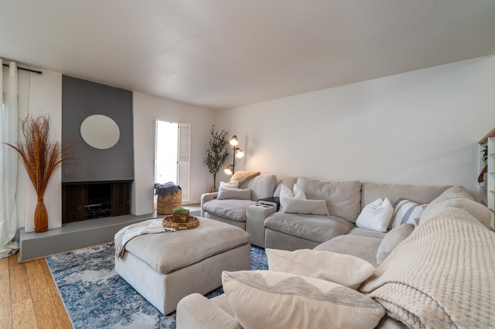 Detail Gallery Image 7 of 36 For 3290  Loma Riviera Dr, San Diego,  CA 92110 - 2 Beds | 1/1 Baths