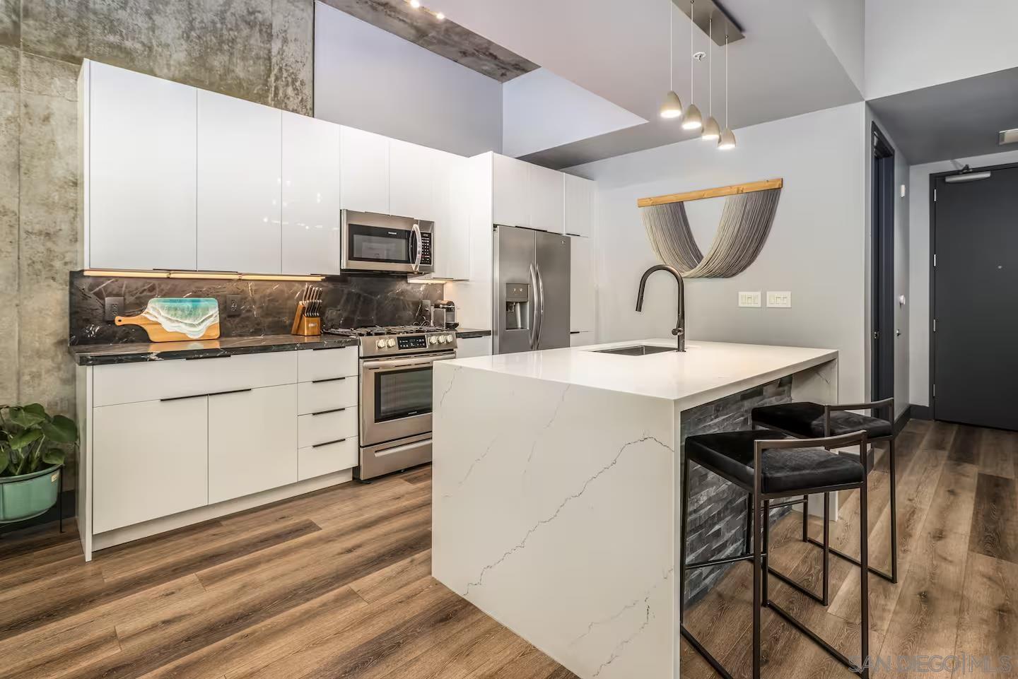 Detail Gallery Image 2 of 27 For 1050  Island Ave  105, San Diego,  CA 92101 - 1 Beds | 2 Baths