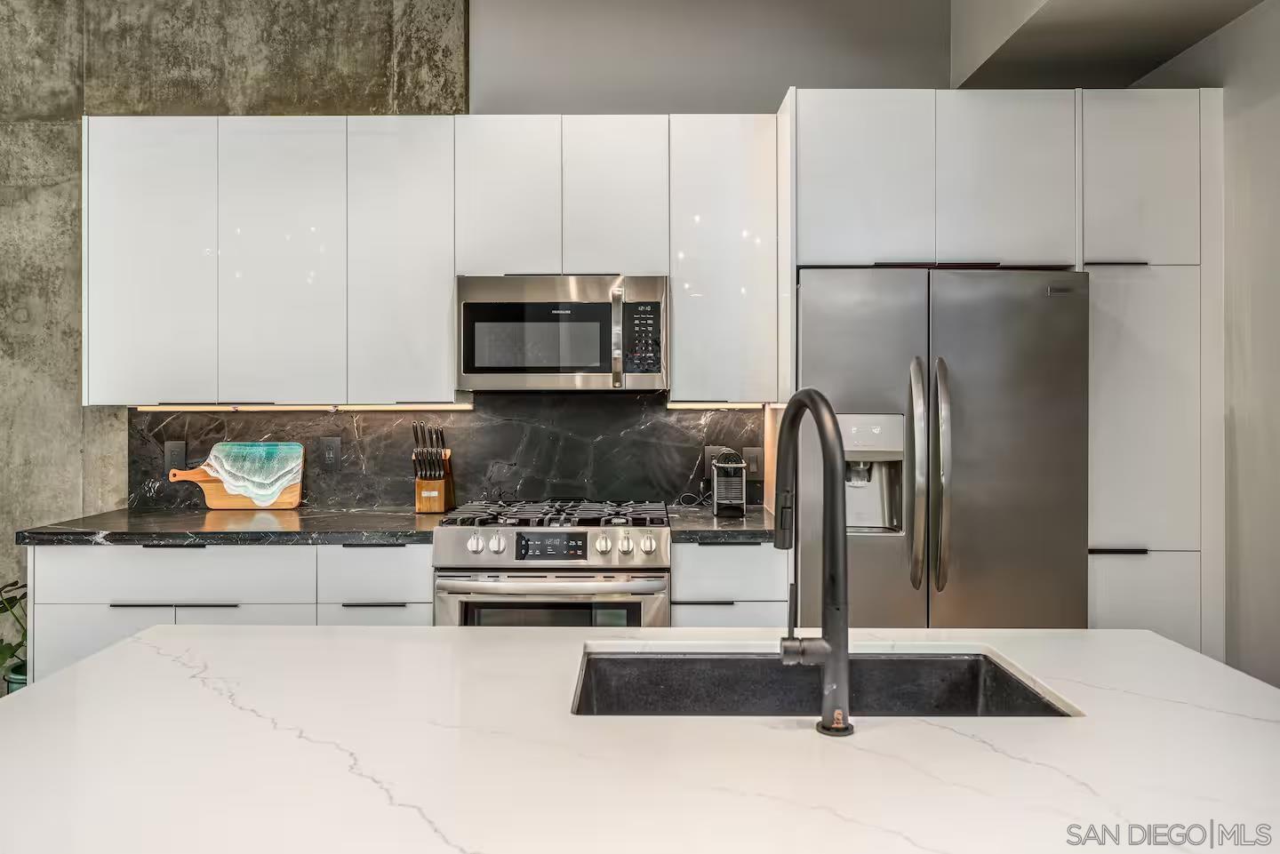 Detail Gallery Image 6 of 27 For 1050  Island Ave  105, San Diego,  CA 92101 - 1 Beds | 2 Baths