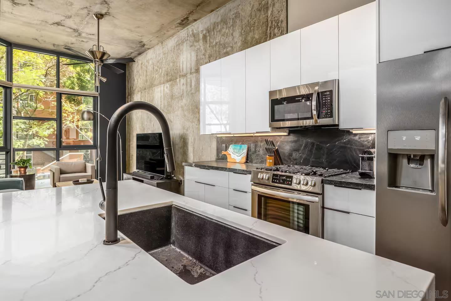 Detail Gallery Image 7 of 27 For 1050  Island Ave  105, San Diego,  CA 92101 - 1 Beds | 2 Baths