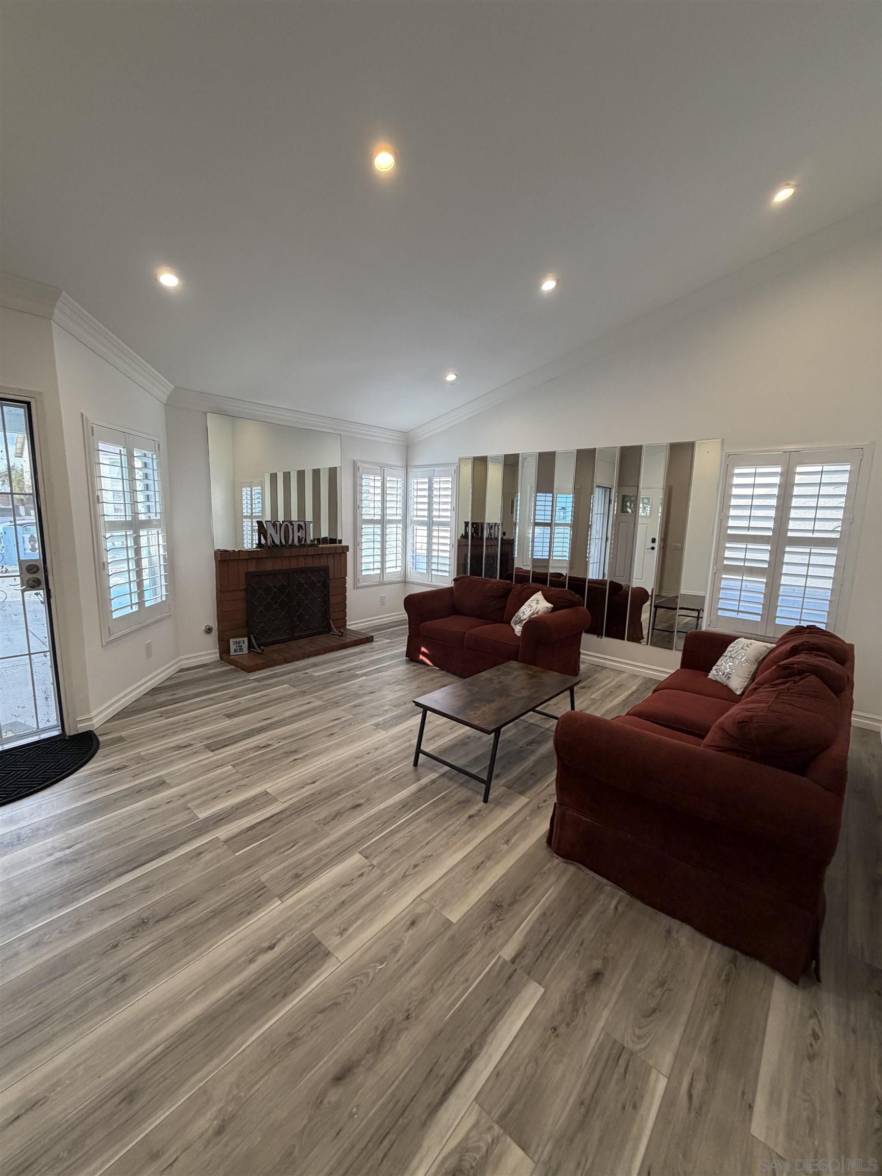 Detail Gallery Image 5 of 21 For 1095  Stillwell, San Diego,  CA 92114 - 3 Beds | 2 Baths