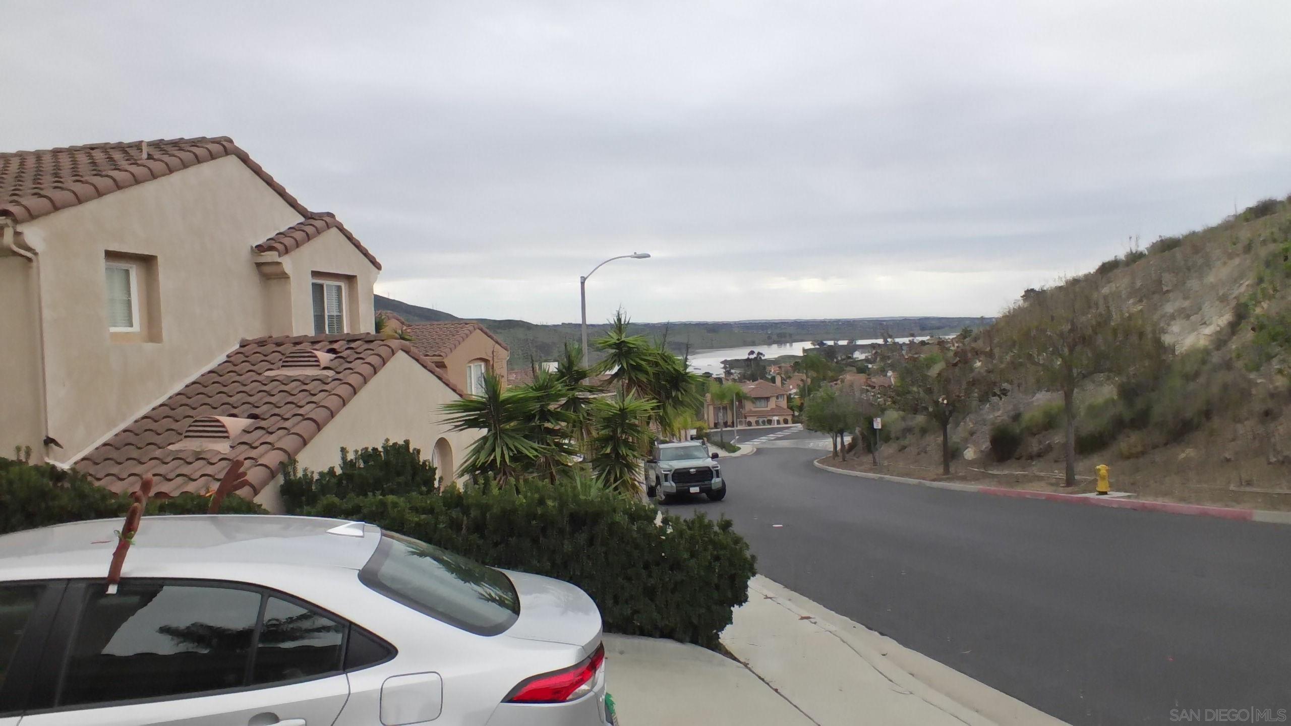 Detail Gallery Image 2 of 47 For 1775  Fabled Waters Drive, Spring Valley,  CA 91977 - 3 Beds | 2/1 Baths