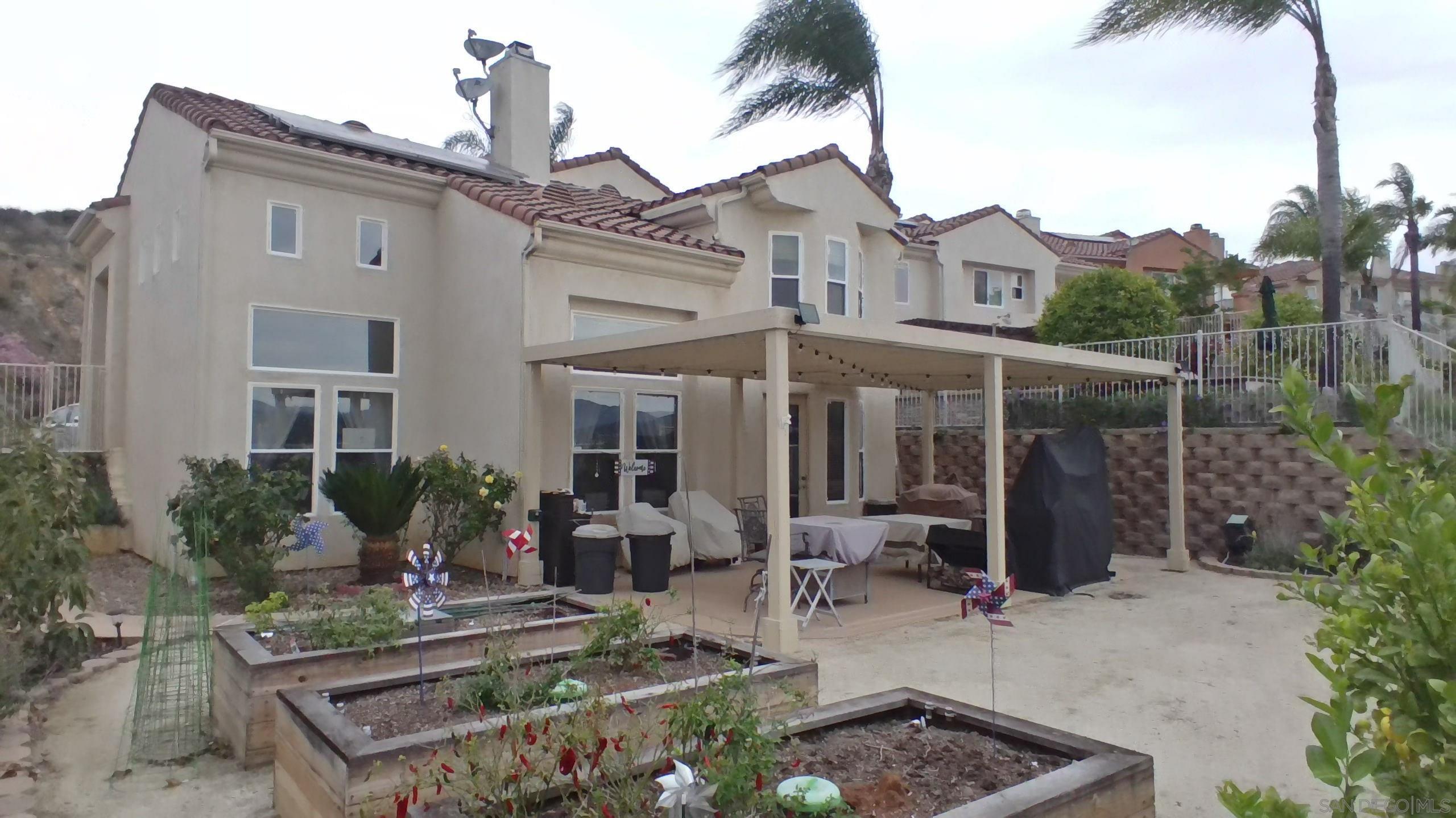 Detail Gallery Image 4 of 47 For 1775  Fabled Waters Drive, Spring Valley,  CA 91977 - 3 Beds | 2/1 Baths