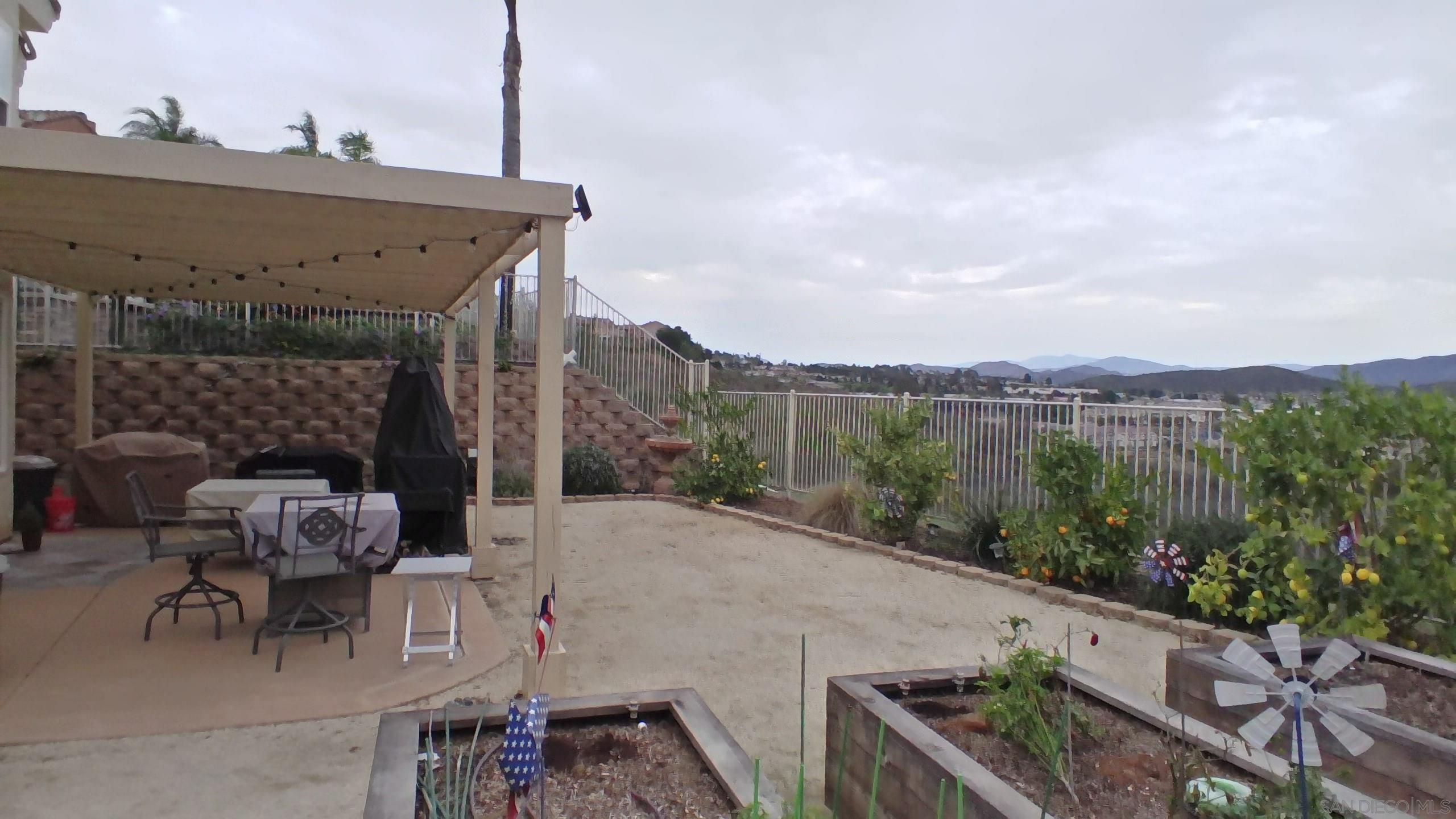 Detail Gallery Image 7 of 47 For 1775  Fabled Waters Drive, Spring Valley,  CA 91977 - 3 Beds | 2/1 Baths