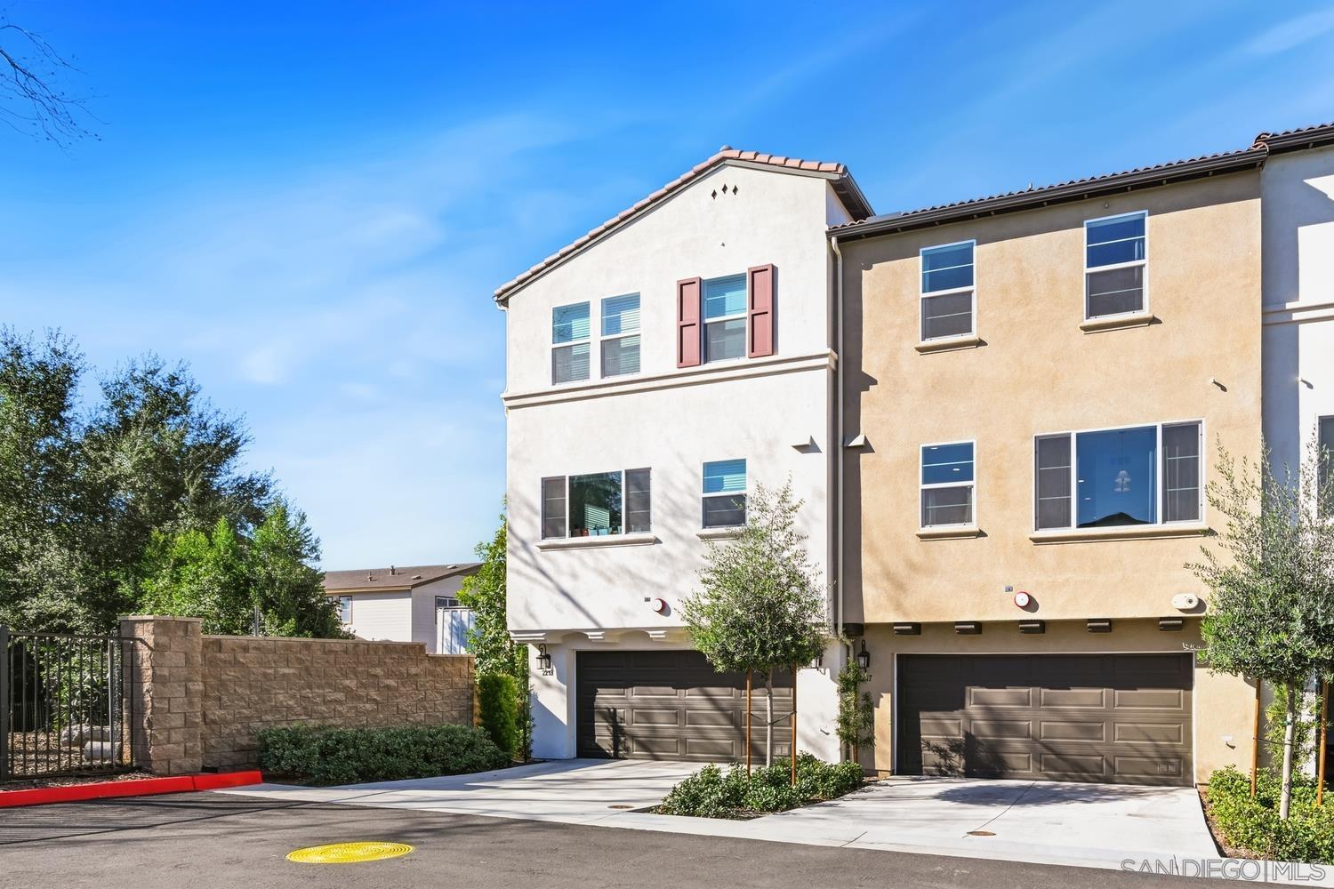 Detail Gallery Image 2 of 22 For 2217  Brix Gln, Escondido,  CA 92025 - 3 Beds | 2/1 Baths