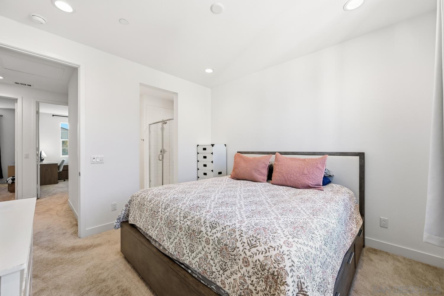 Detail Gallery Image 11 of 22 For 2217  Brix Gln, Escondido,  CA 92025 - 3 Beds | 2/1 Baths