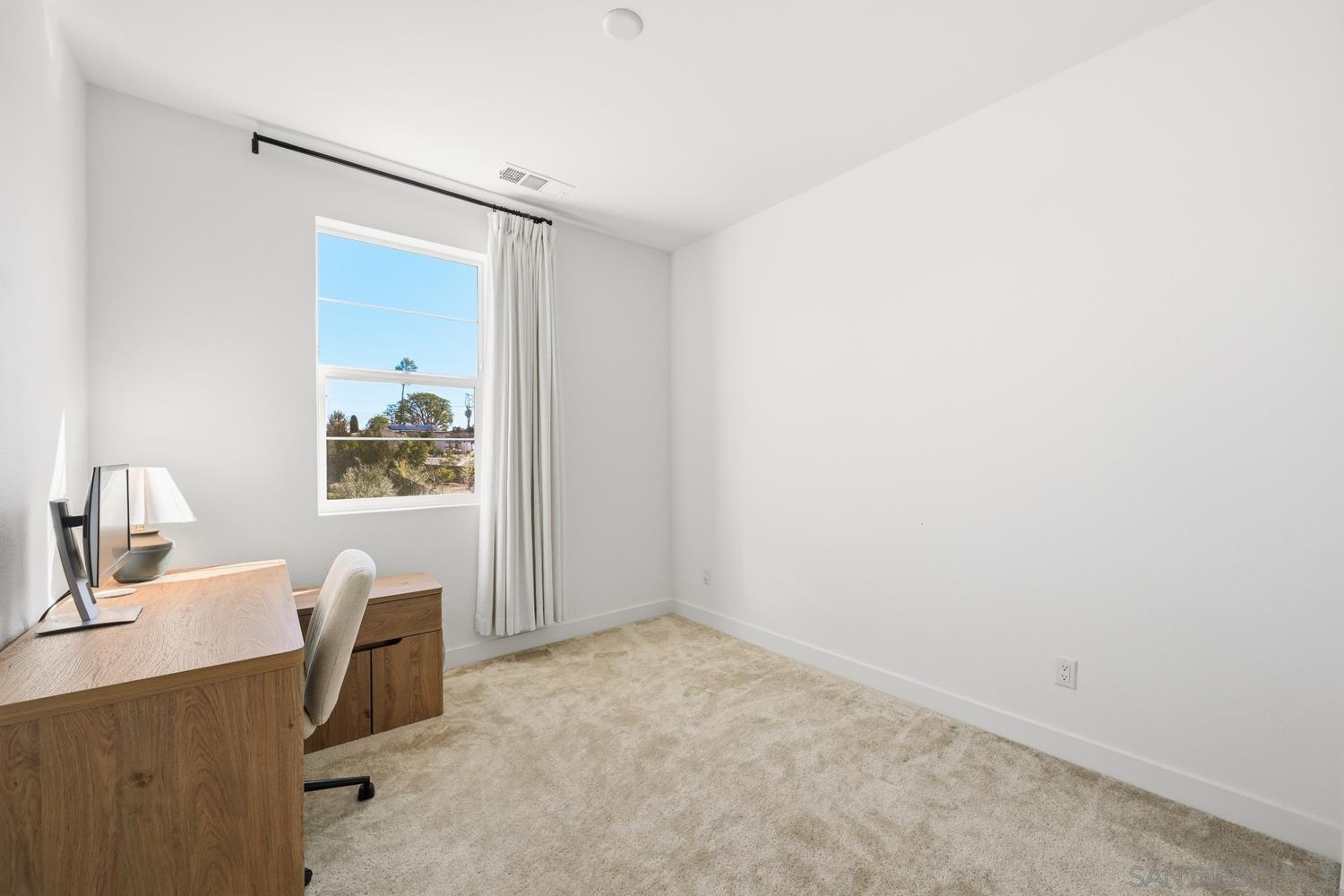 Detail Gallery Image 15 of 22 For 2217  Brix Gln, Escondido,  CA 92025 - 3 Beds | 2/1 Baths