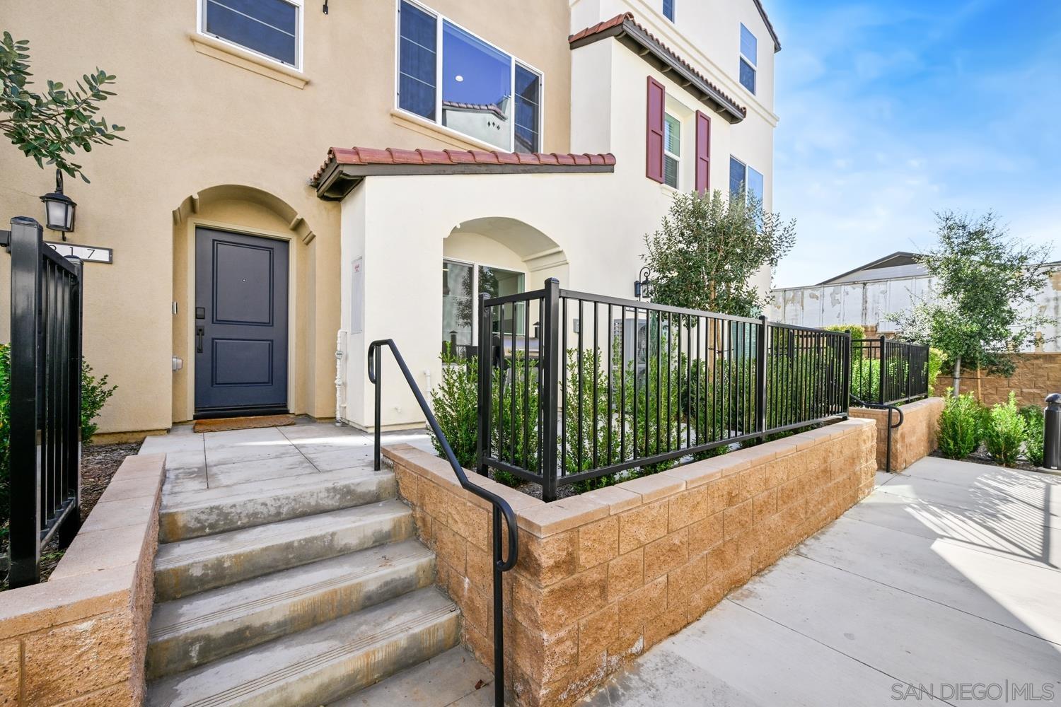 Detail Gallery Image 3 of 22 For 2217  Brix Gln, Escondido,  CA 92025 - 3 Beds | 2/1 Baths