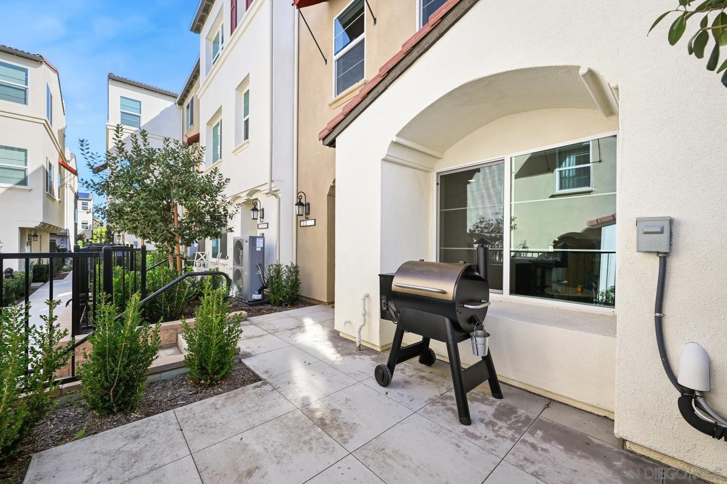 Detail Gallery Image 4 of 22 For 2217  Brix Gln, Escondido,  CA 92025 - 3 Beds | 2/1 Baths