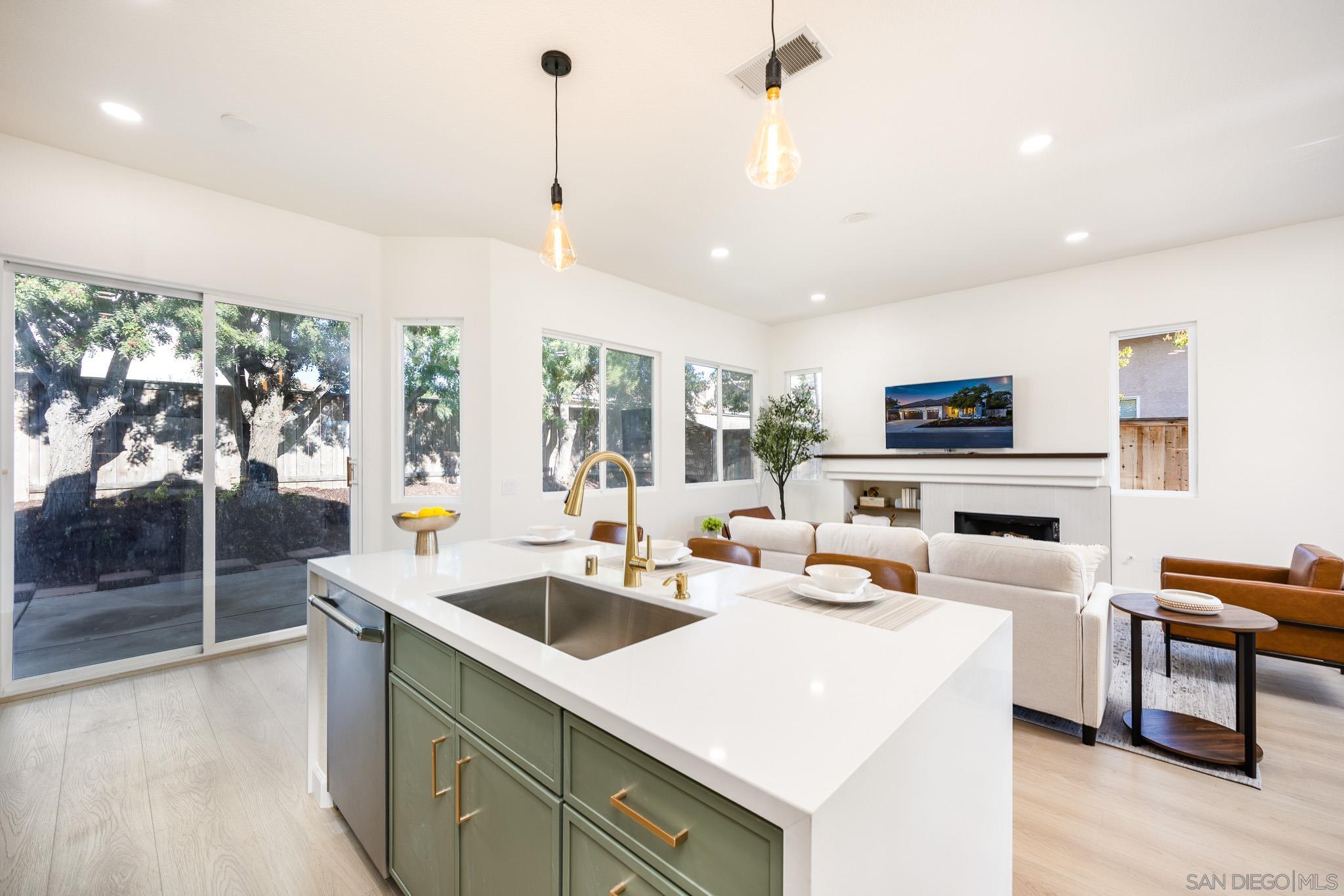 Detail Gallery Image 8 of 42 For 1789  Clydesdale Ct, Oceanside,  CA 92057 - 3 Beds | 2 Baths