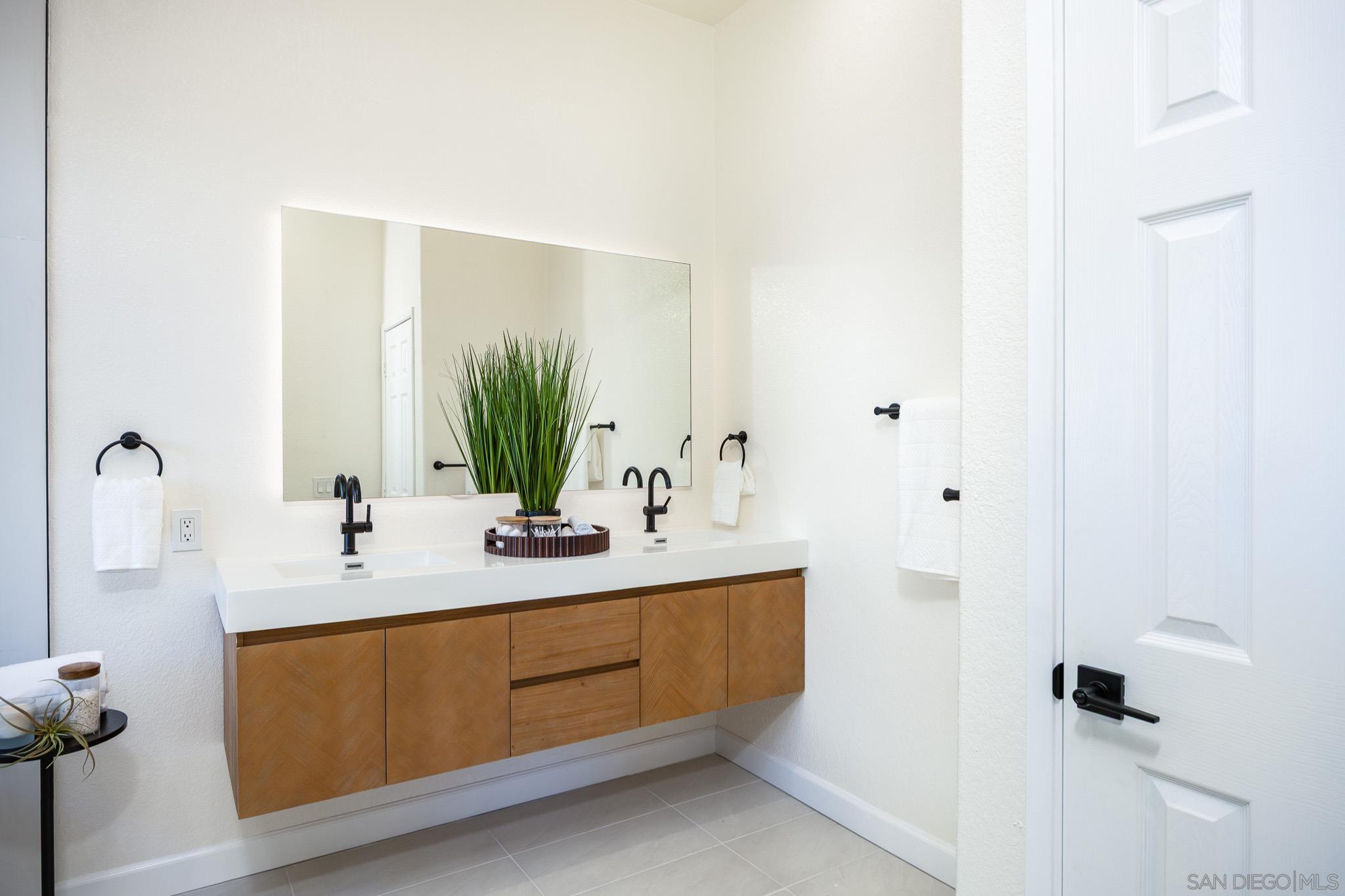 Detail Gallery Image 21 of 42 For 1789  Clydesdale Ct, Oceanside,  CA 92057 - 3 Beds | 2 Baths