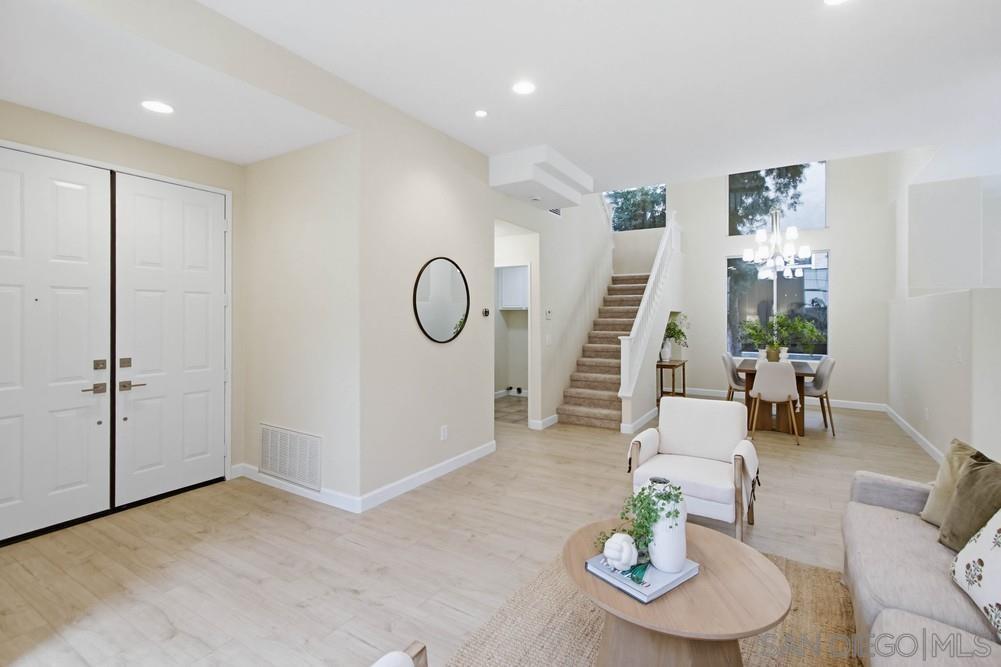 Detail Gallery Image 3 of 35 For 11810  Evergold St, San Diego,  CA 92131 - 5 Beds | 2/1 Baths