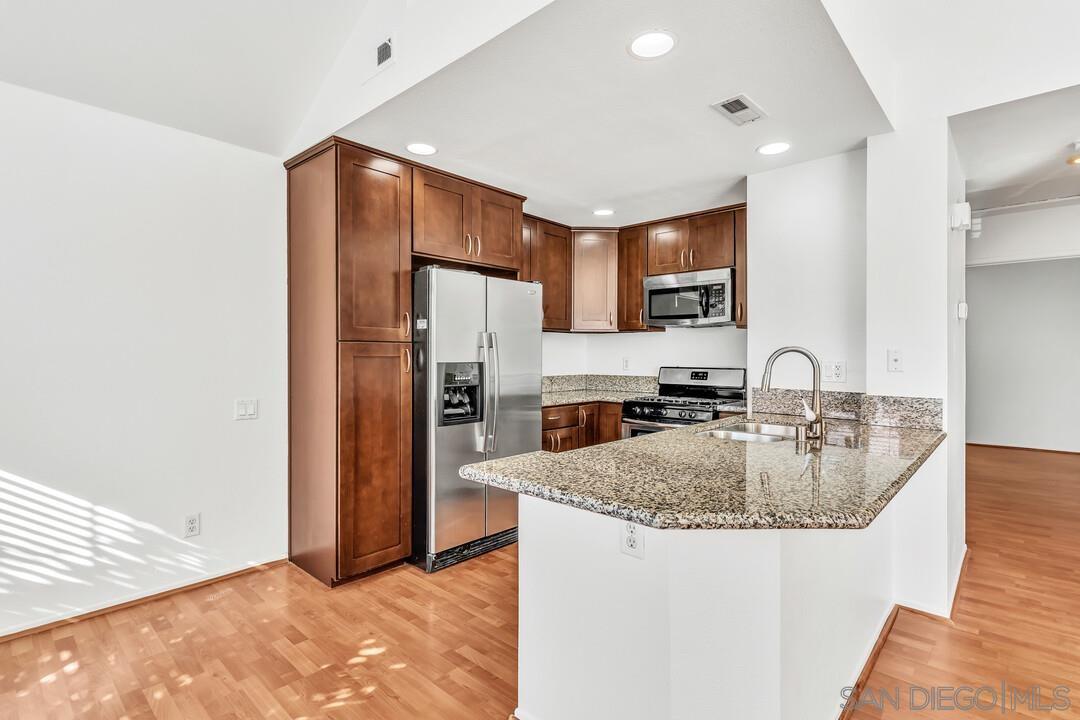 Detail Gallery Image 6 of 21 For 4029  Carmel View Road  136, San Diego,  CA 92130 - 2 Beds | 2 Baths