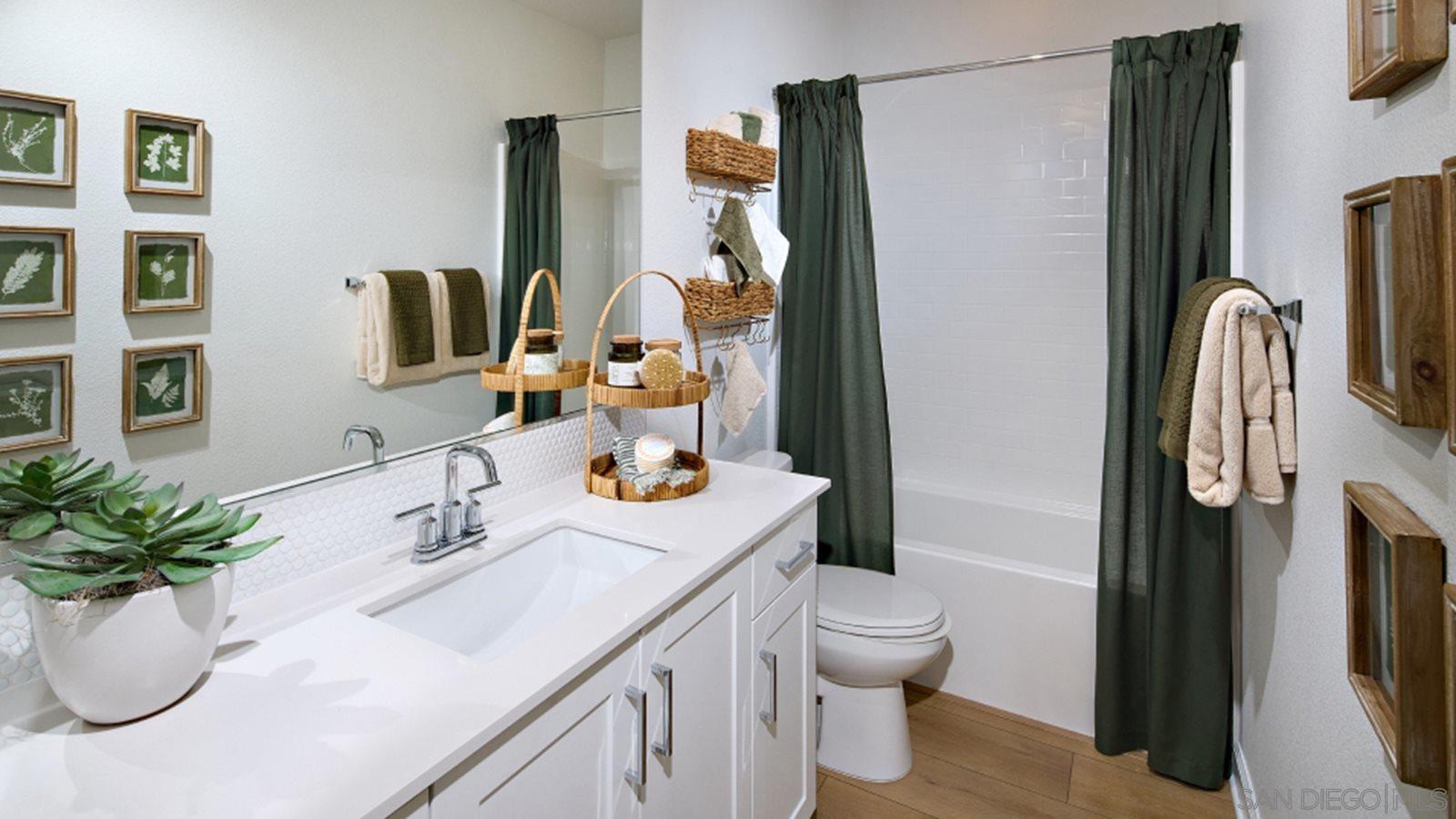 Detail Gallery Image 12 of 22 For 12661  Elizabeth Way, San Diego,  CA 92129 - 3 Beds | 2 Baths