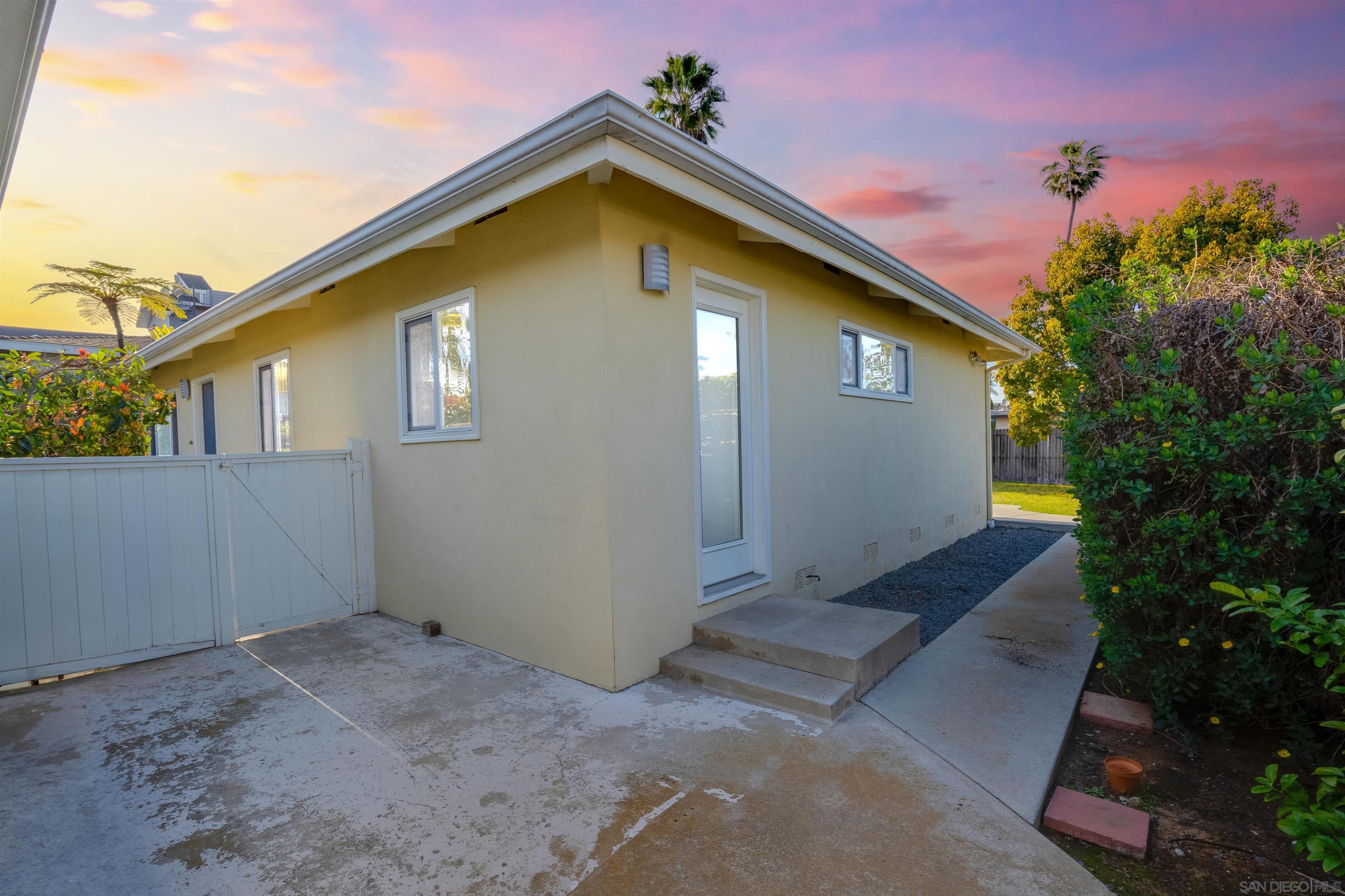Detail Gallery Image 19 of 29 For 370  Tamarack Ave, Carlsbad,  CA 92008 - 3 Beds | 2 Baths