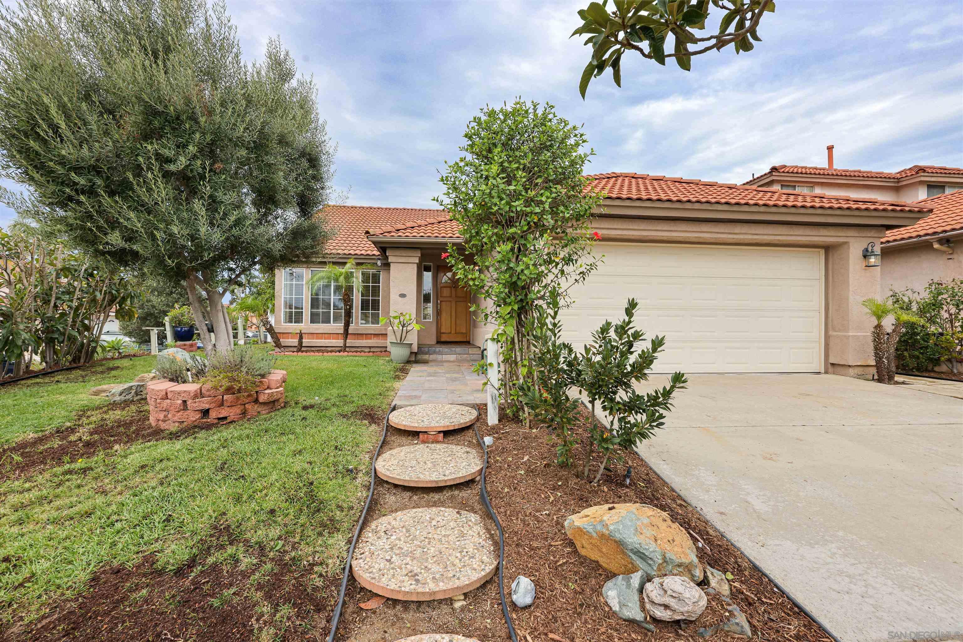 Detail Gallery Image 2 of 25 For 11806  Landbreeze Way, San Diego,  CA 92126 - 3 Beds | 2 Baths