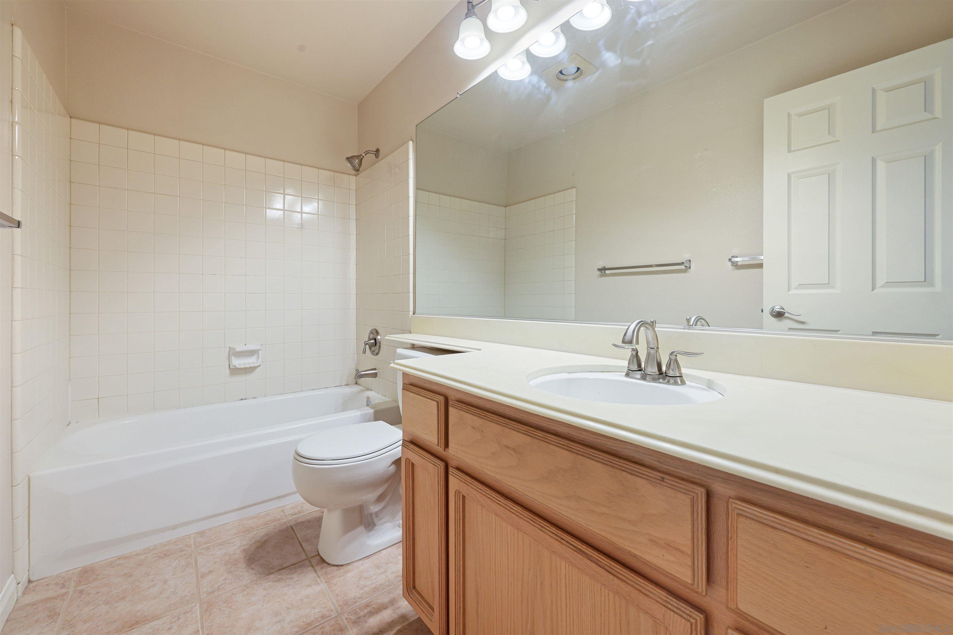 Detail Gallery Image 21 of 25 For 11806  Landbreeze Way, San Diego,  CA 92126 - 3 Beds | 2 Baths