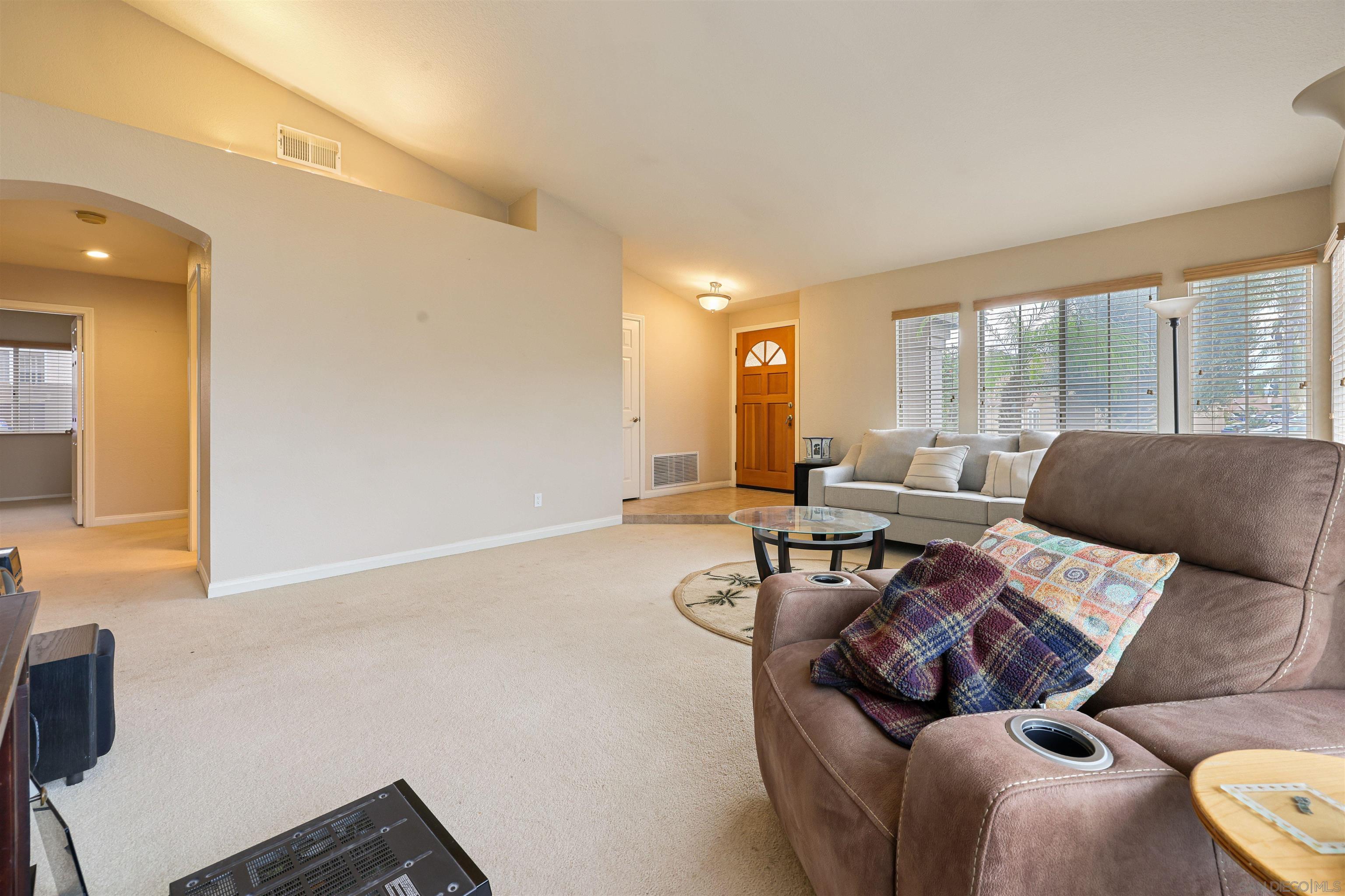 Detail Gallery Image 5 of 25 For 11806  Landbreeze Way, San Diego,  CA 92126 - 3 Beds | 2 Baths