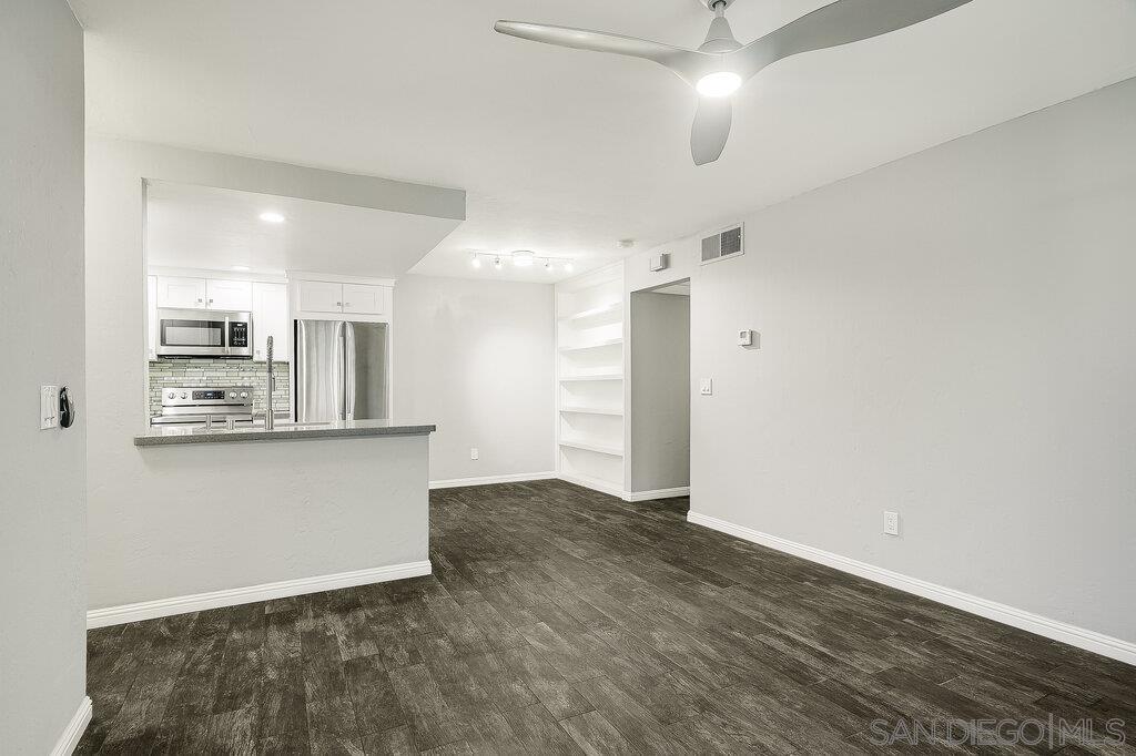 Detail Gallery Image 8 of 24 For 6064  Rancho Mission Rd. #453, San Diego,  CA 92108 - 2 Beds | 1/1 Baths