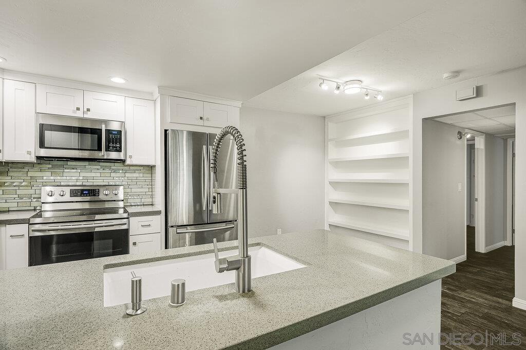 Detail Gallery Image 9 of 24 For 6064  Rancho Mission Rd. #453, San Diego,  CA 92108 - 2 Beds | 1/1 Baths