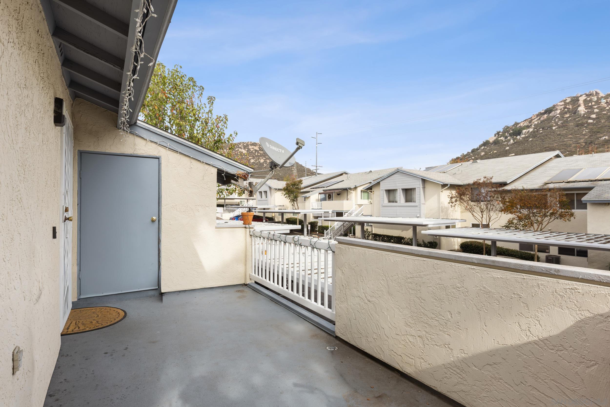 Detail Gallery Image 3 of 27 For 10382  Alphonse St  #F4,  Santee,  CA 92071 - 2 Beds | 1/1 Baths