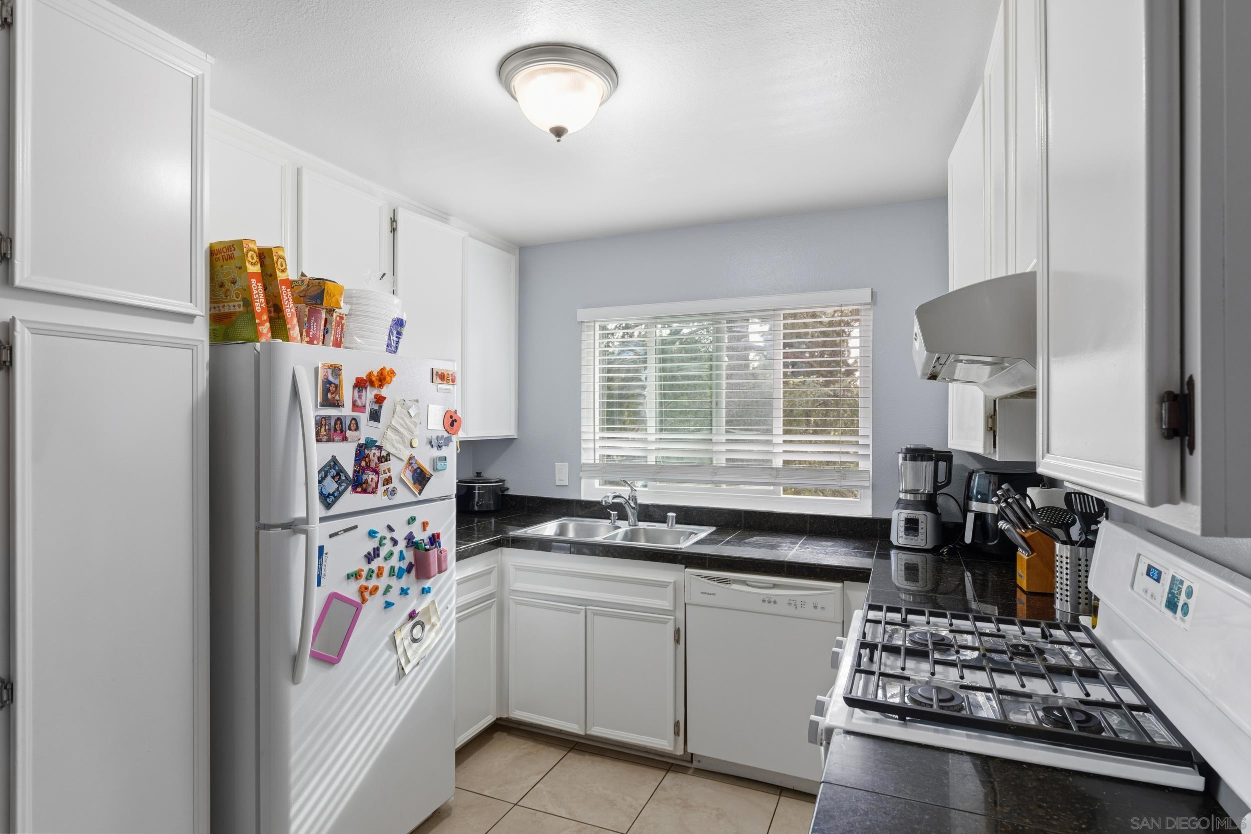 Detail Gallery Image 8 of 27 For 10382  Alphonse St  #F4,  Santee,  CA 92071 - 2 Beds | 1/1 Baths