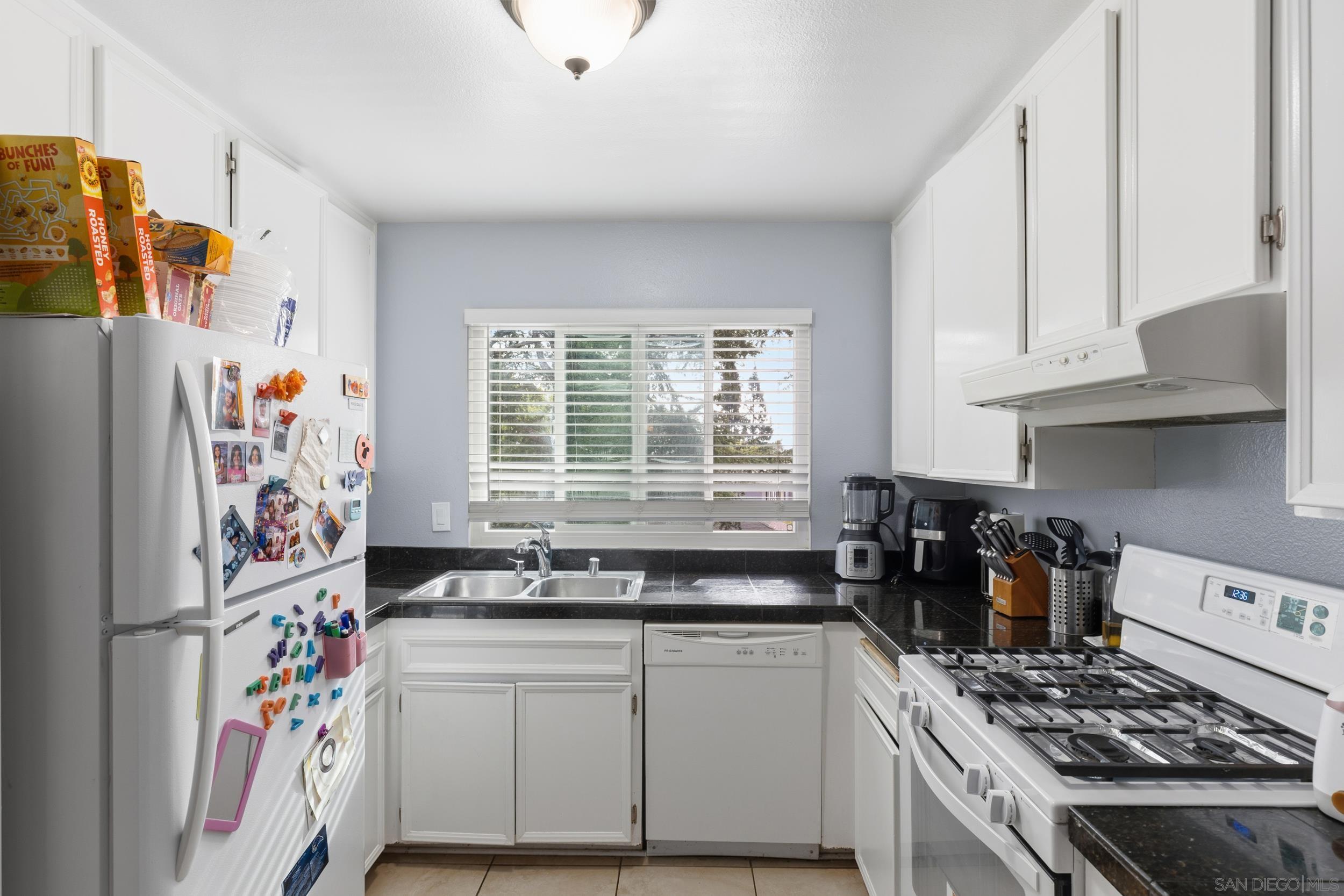 Detail Gallery Image 9 of 27 For 10382  Alphonse St  #F4,  Santee,  CA 92071 - 2 Beds | 1/1 Baths