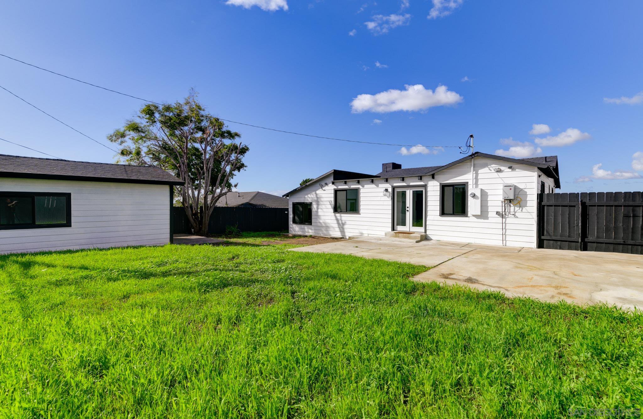 Detail Gallery Image 12 of 35 For 5465  Encina Dr, San Diego,  CA 92114 - 5 Beds | 2 Baths