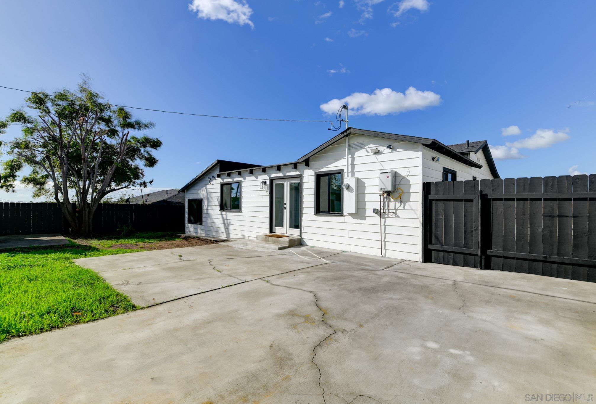 Detail Gallery Image 15 of 35 For 5465  Encina Dr, San Diego,  CA 92114 - 5 Beds | 2 Baths