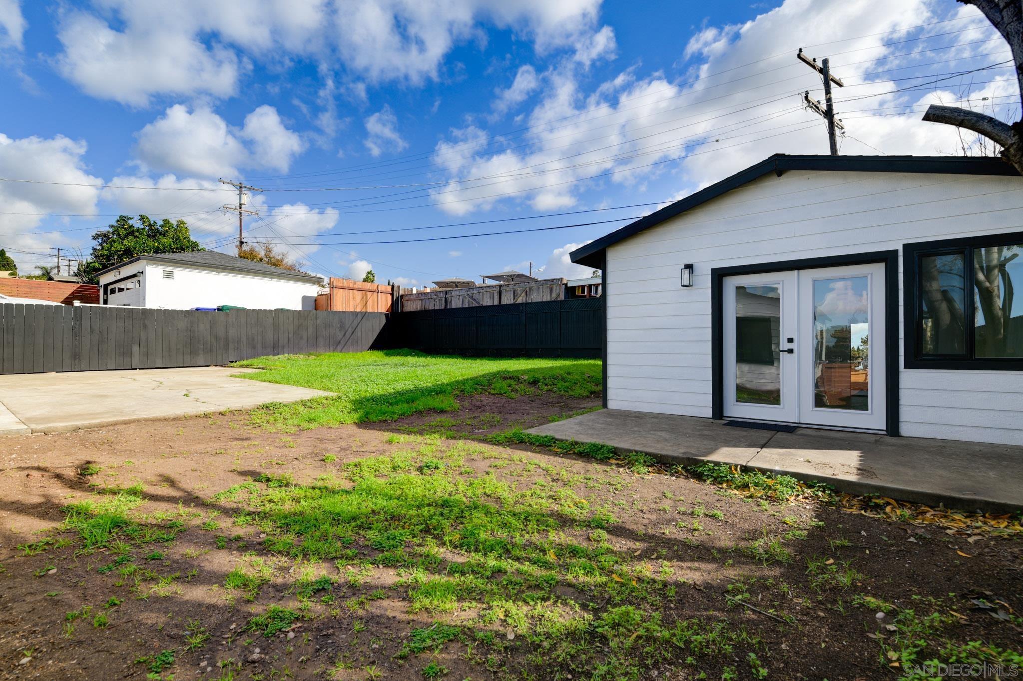 Detail Gallery Image 16 of 35 For 5465  Encina Dr, San Diego,  CA 92114 - 5 Beds | 2 Baths