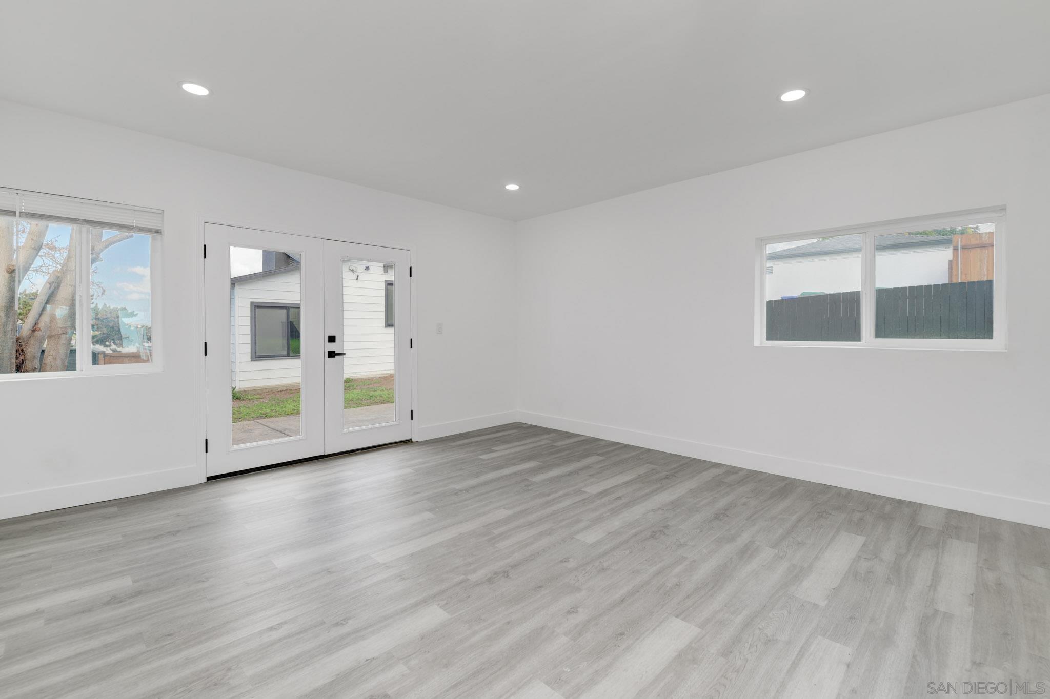 Detail Gallery Image 18 of 35 For 5465  Encina Dr, San Diego,  CA 92114 - 5 Beds | 2 Baths